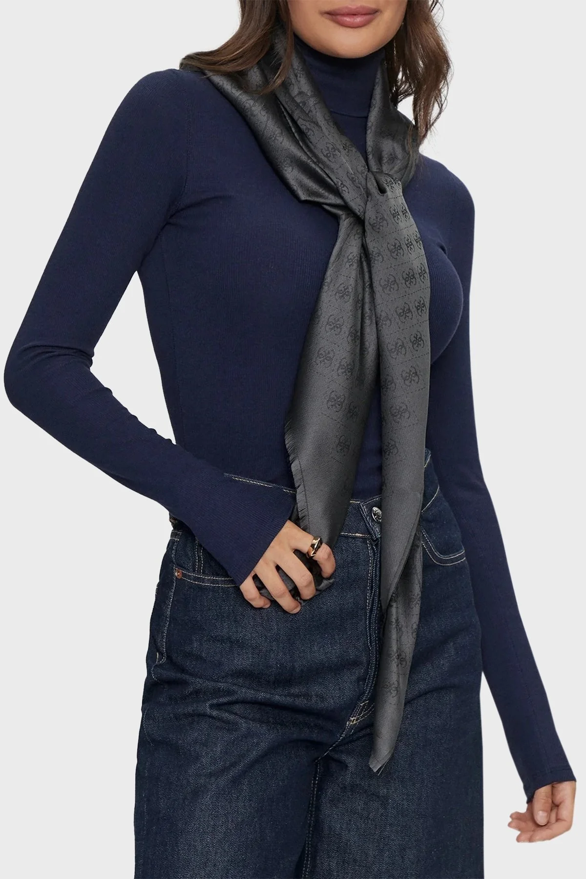 Guess Kefiah Desenli Modal Karışımlı 130 x 130 cm AW5191POL03 Bayan Şal AW5191 POL03 CLO ANTRASİT - 1