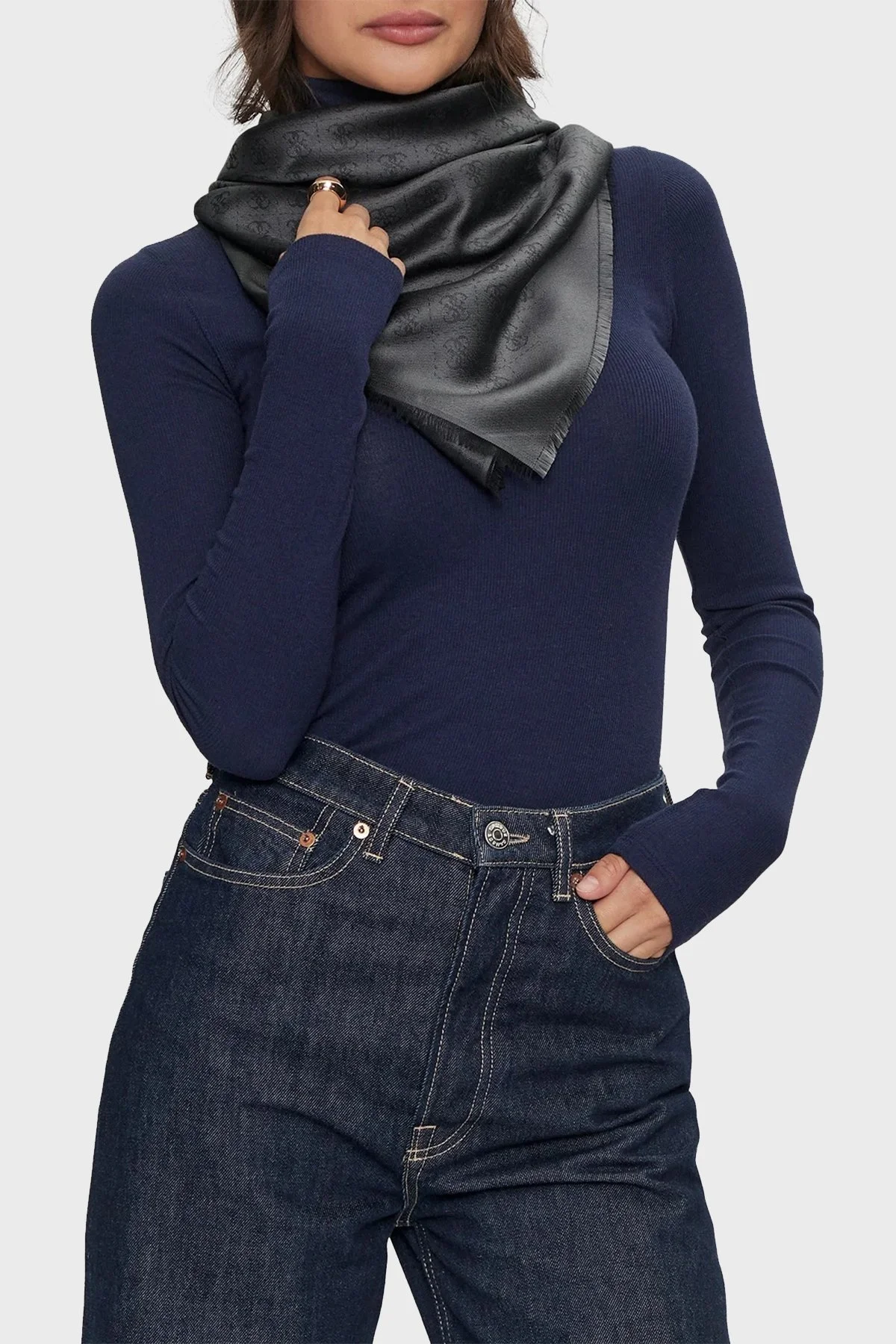 Guess Kefiah Desenli Modal Karışımlı 130 x 130 cm AW5191POL03 Bayan Şal AW5191 POL03 CLO ANTRASİT - 2