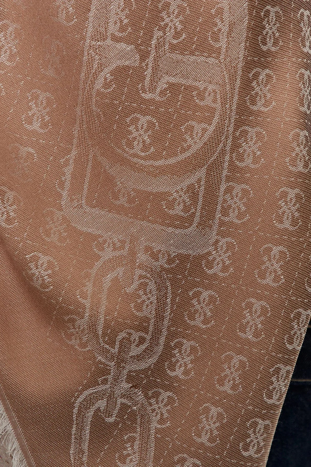 Guess Kefiah Desenli Modal Karışımlı 130 x 130 cm AW5191POL03 Bayan Şal AW5191 POL03 LTL KAHVE - 3