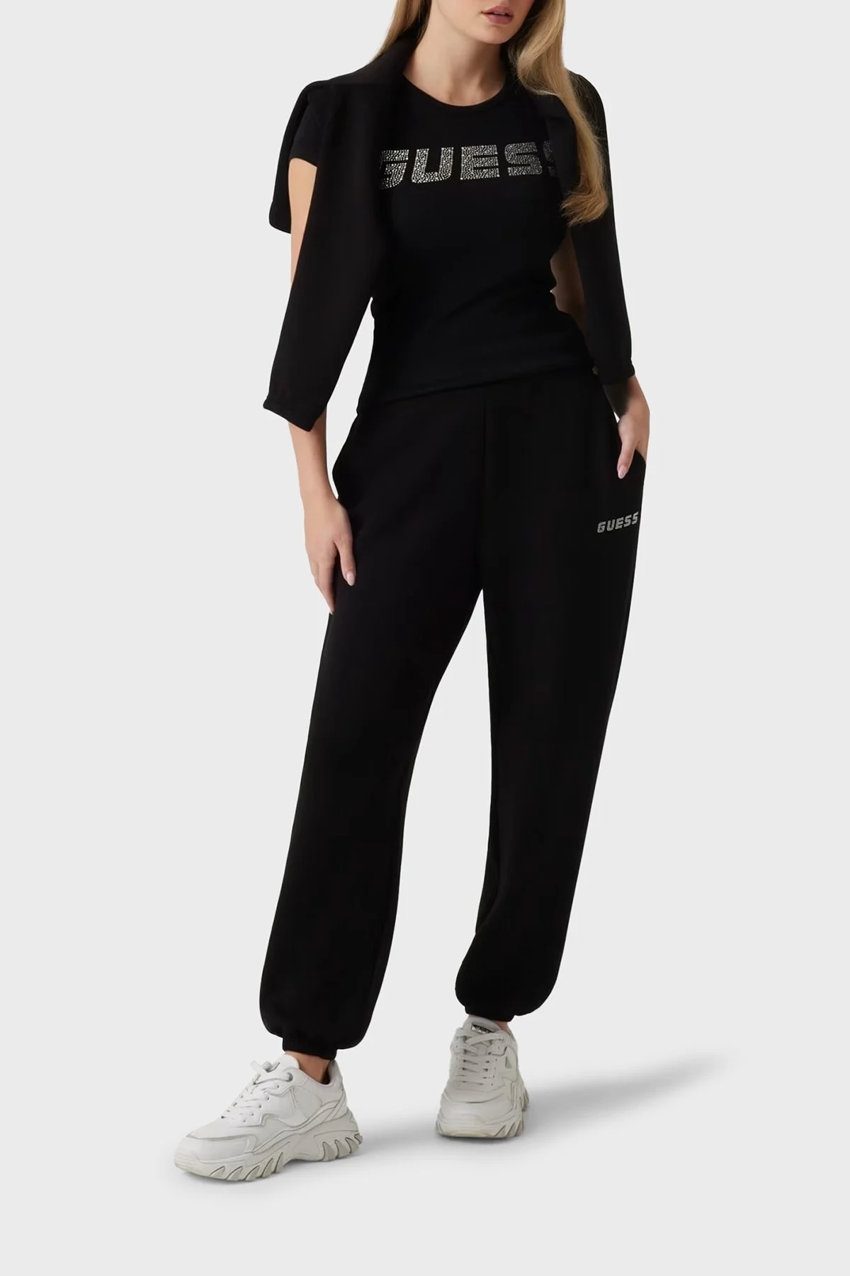 Guess Kiara Streç Pamuklu Slim Fit Taşlı Logolu V4BI16KCIV1 Bayan T Shirt V4BI16 KCIV1 JBLK SİYAH - 7