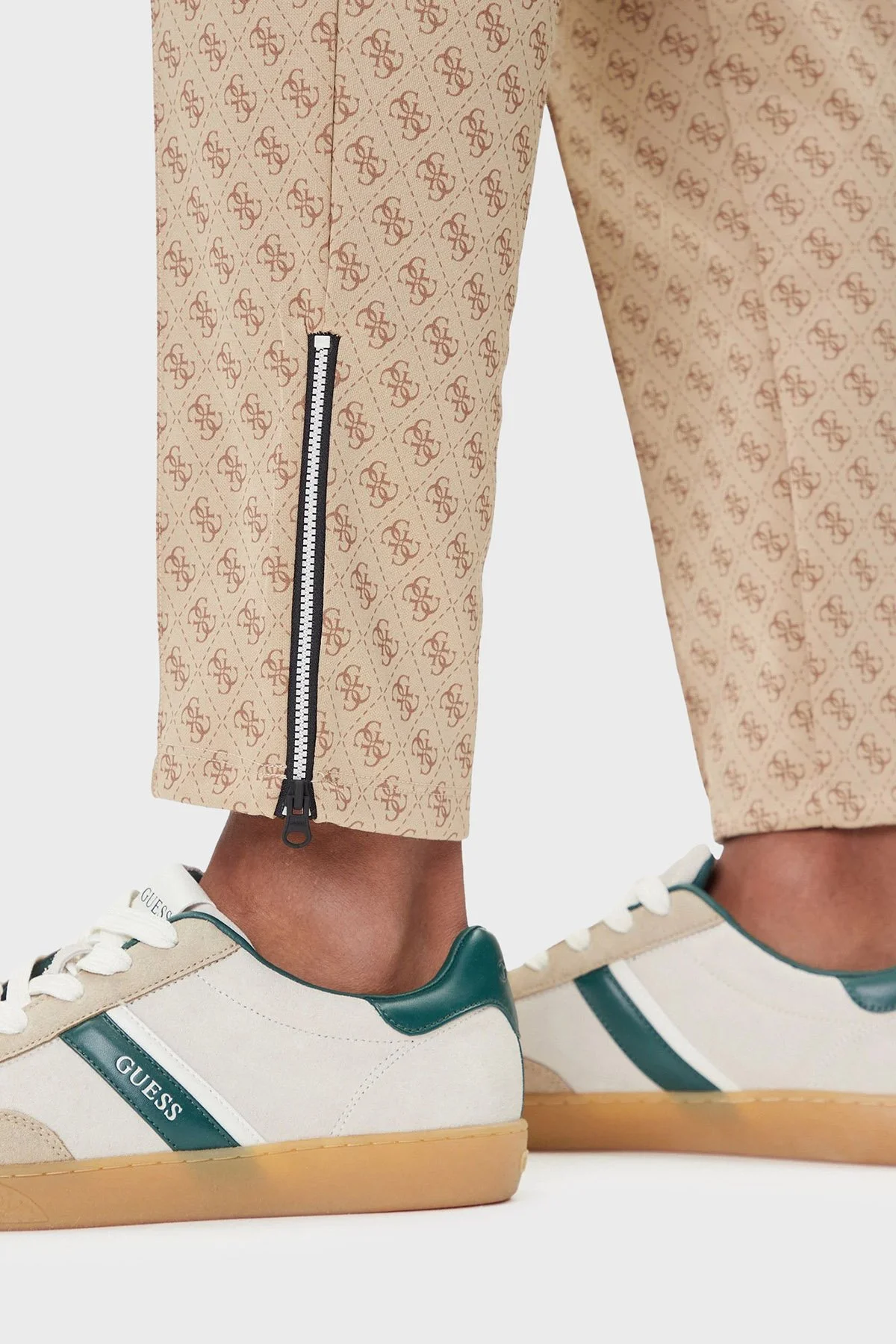 Guess Korbin Jakarlı Logo Baskılı Pamuklu Regular Fit Jogger Z2BB05K7122 Erkek Pantolon Z2BB05 K7122 P13W BEJ - 5