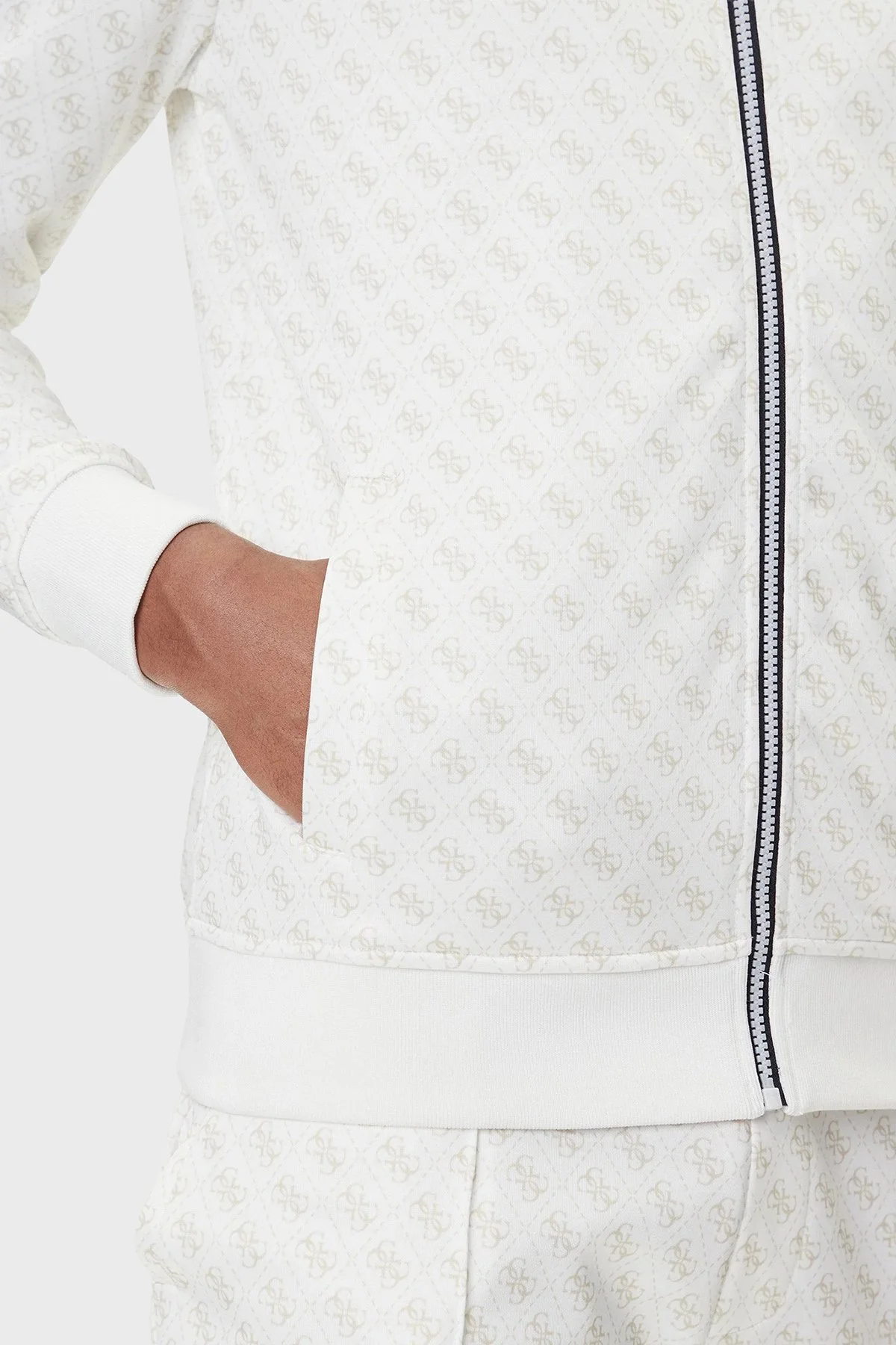 Guess Korbin Pamuklu Jakarlı Logo Baskılı Regular Fit Dik Yaka Z2BQ06K7122 Erkek Sweat Z2BQ06 K7122 P05N Beyaz - 5