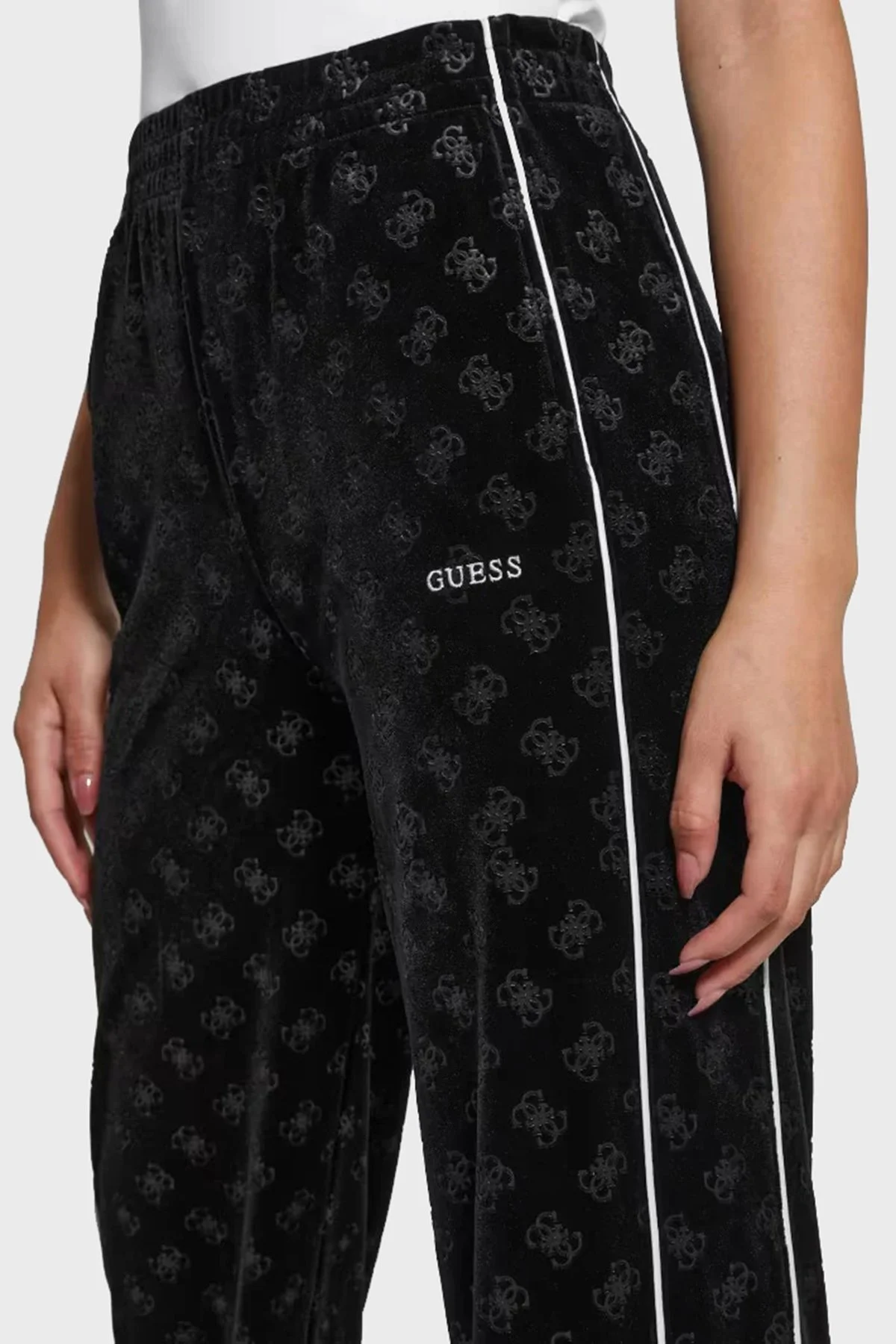 Guess Krissy Logo Baskılı Comfort Fit Bol Paça Kadife V4BB05KCHS2 Bayan Pantolon V4BB05 KCHS2 P9YP SİYAH - 3