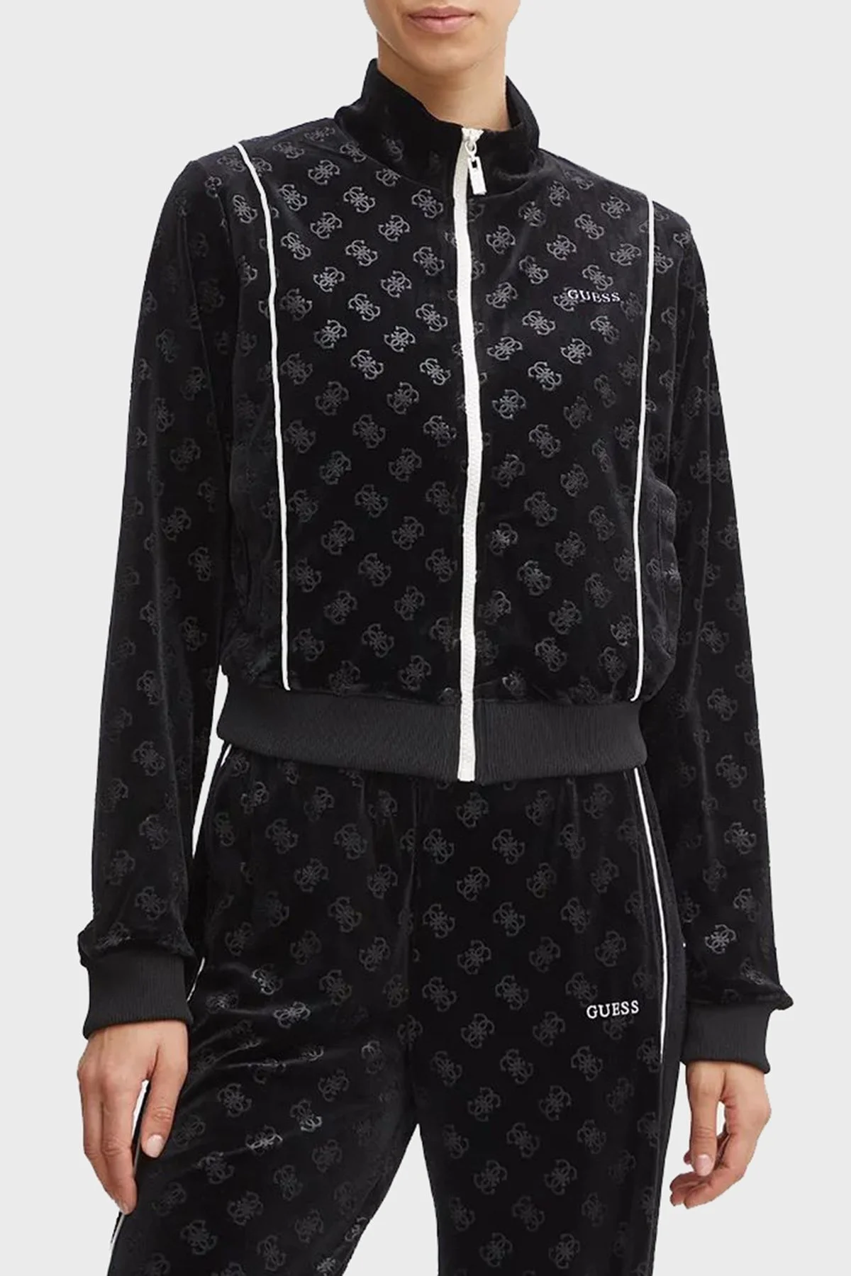 Guess Krissy Logolu Regular Fit Dik Yaka Crop Kadife V4BQ04KCHS2 Bayan Sweat V4BQ04 KCHS2 P9YP SİYAH - 1