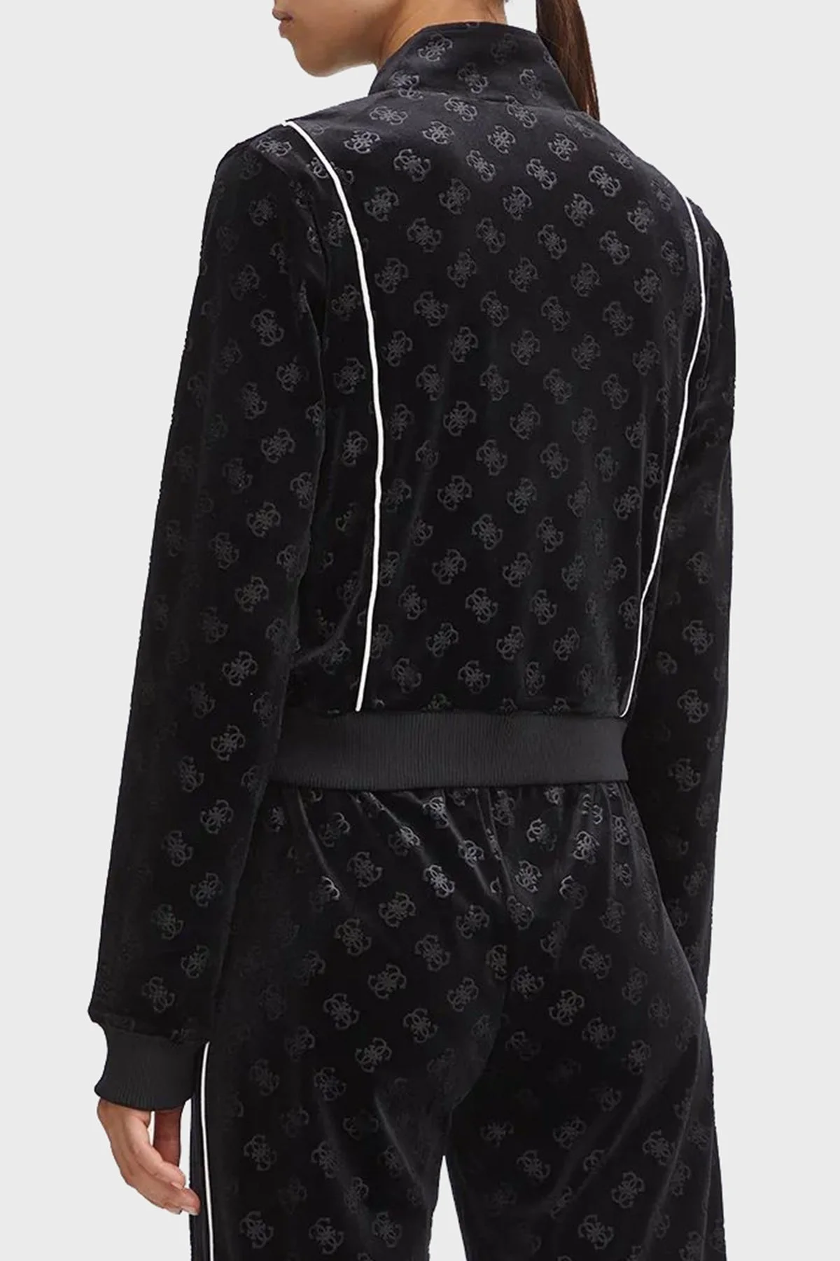 Guess Krissy Logolu Regular Fit Dik Yaka Crop Kadife V4BQ04KCHS2 Bayan Sweat V4BQ04 KCHS2 P9YP SİYAH - 2