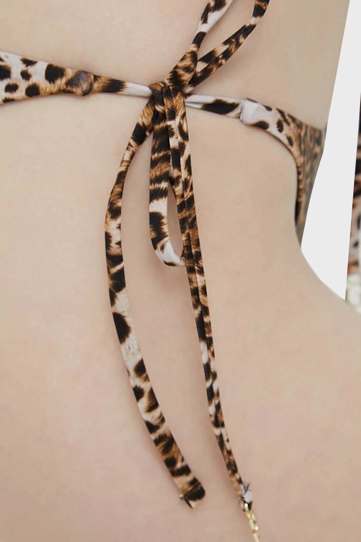 Guess Leopar Desenli Yanlardan Bağlamalı V String Bayan Bikini Altı E3GO03MC04R P122 KAHVE - 3