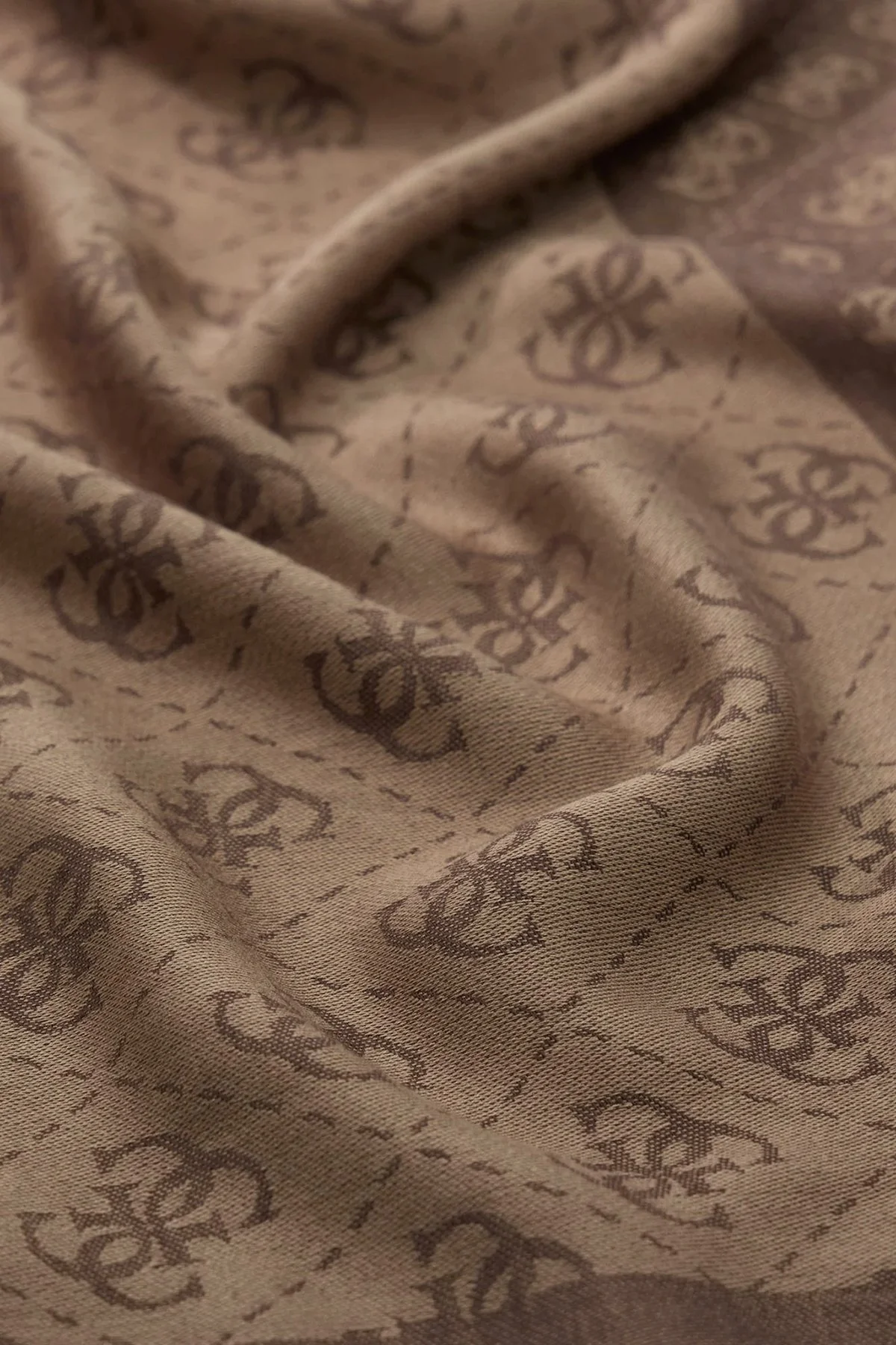 Guess Lindsey Logolu 120 x 120 cm AW5526VIS03 Kadın Eşarp AW5526 VIS03 BNL Kahve - 3