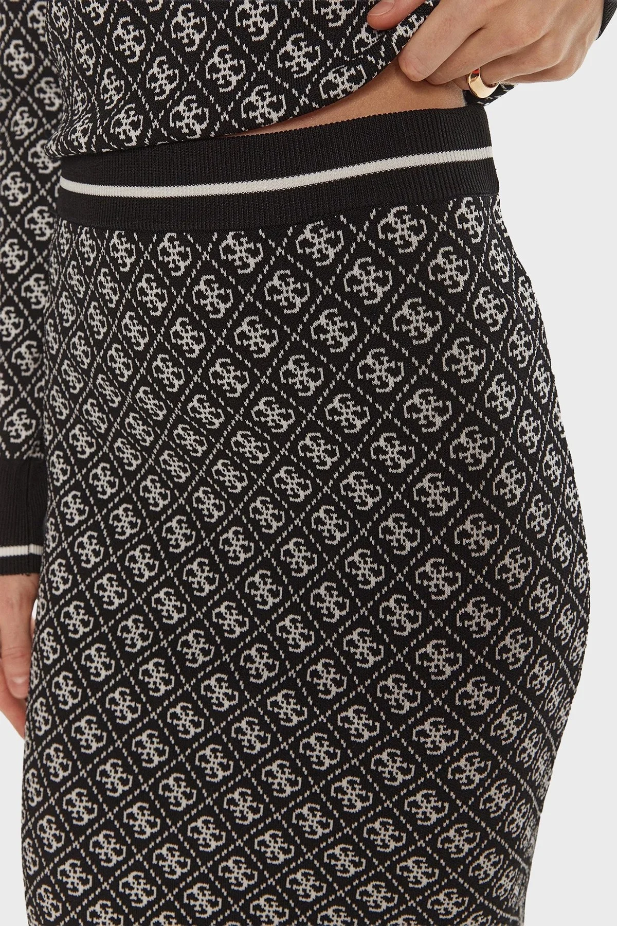 Guess Lise Tamamı Logolu Slim Fit Normal Bel Triko Mini W4BD53Z37K0 Bayan Etek W4BD53 Z37K0 FBCF SİYAH - 4