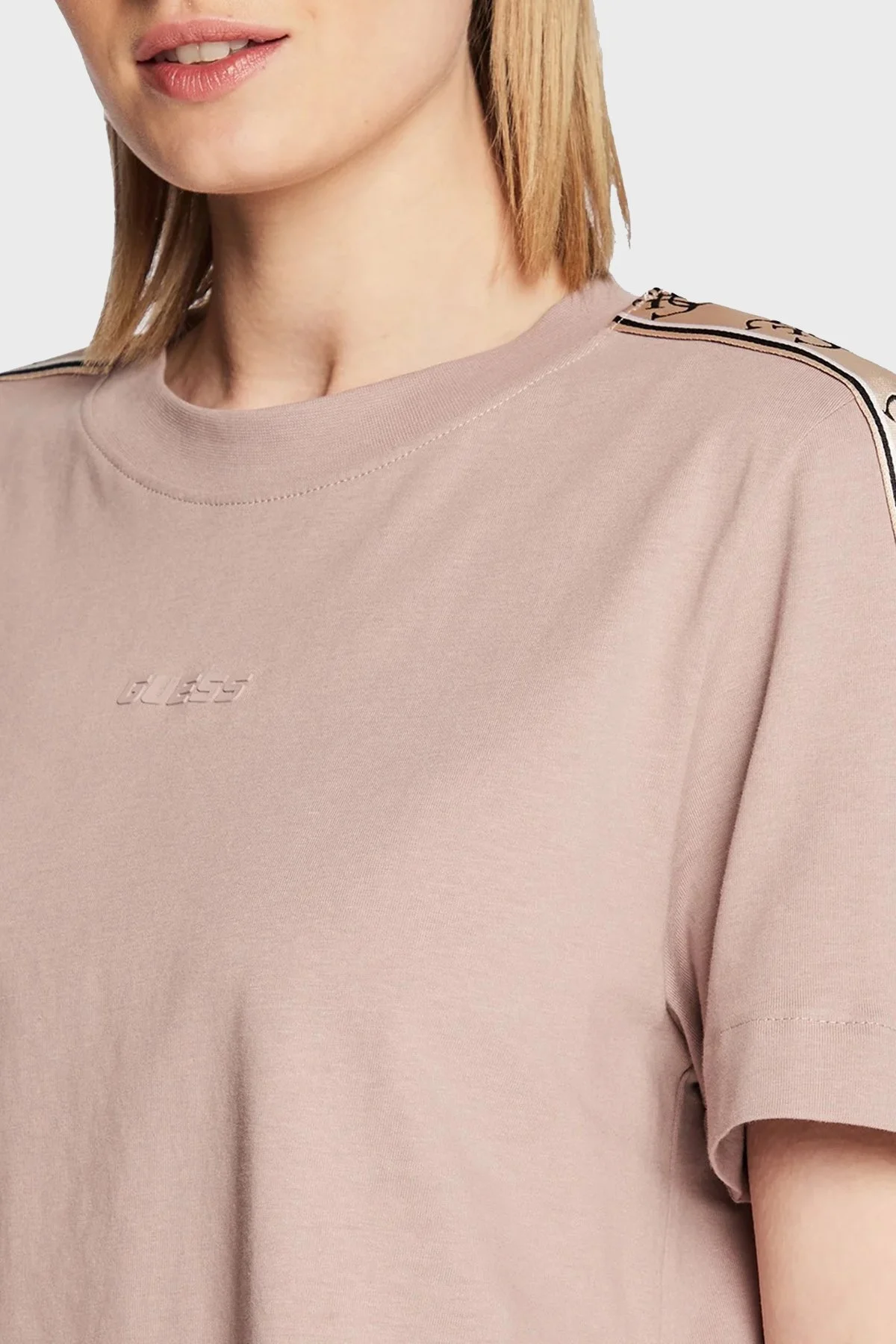 Guess Logo Bantlı % 100 Pamuk Bisiklet Yaka Relaxed Fit Britney V3RI08I3Z14 Bayan T Shirt V3RI08I3Z14 G4Q9 PUDRA - 9