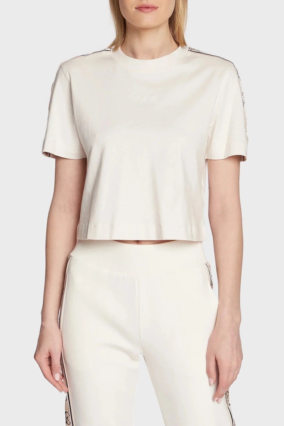 Guess Logo Bantlı % 100 Pamuk Bisiklet Yaka Relaxed Fit Britney Bayan T Shirt V3RI08I3Z14 G6K5 EKRU - 6