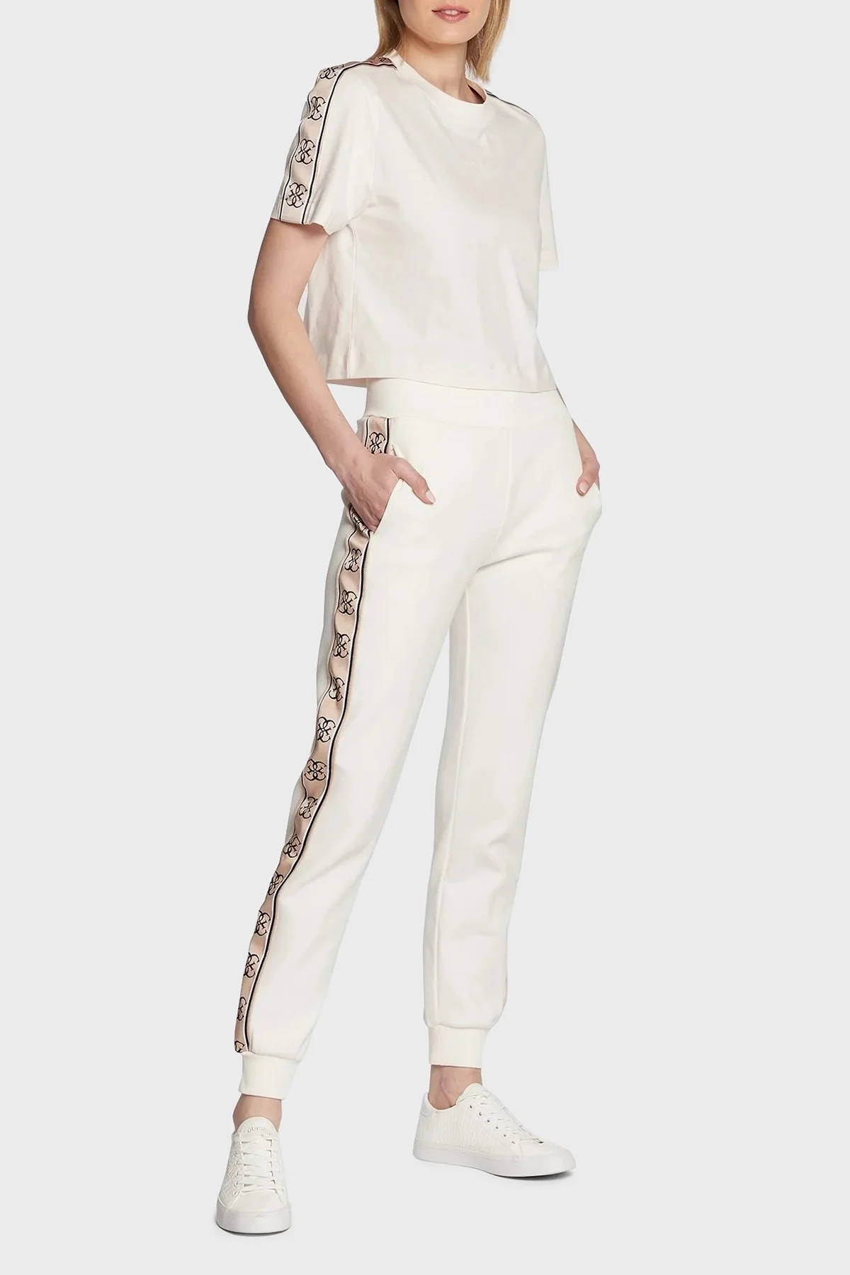 Guess Logo Bantlı % 100 Pamuk Bisiklet Yaka Relaxed Fit Britney Bayan T Shirt V3RI08I3Z14 G6K5 EKRU - 8