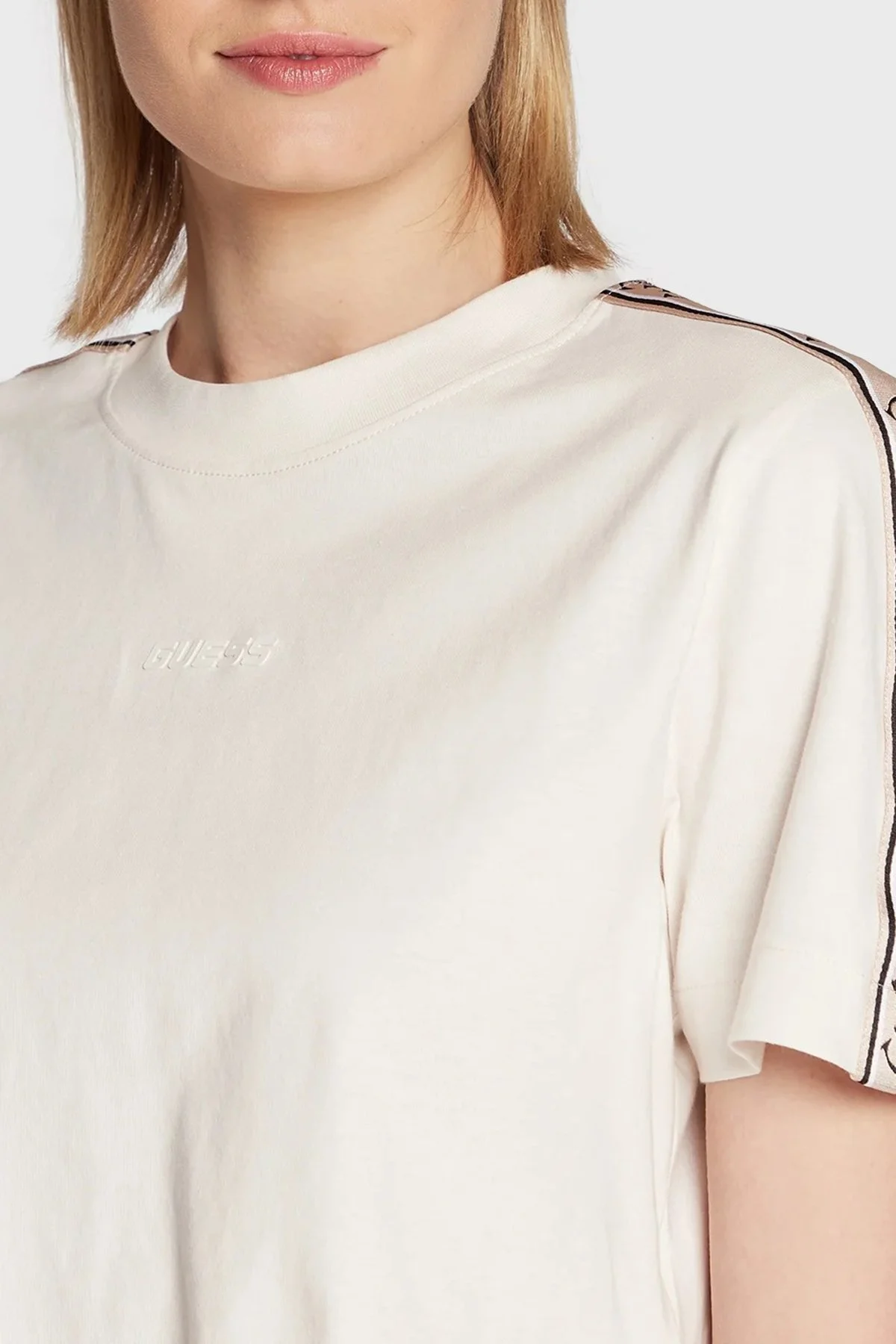 Guess Logo Bantlı % 100 Pamuk Bisiklet Yaka Relaxed Fit Britney Bayan T Shirt V3RI08I3Z14 G6K5 EKRU - 9