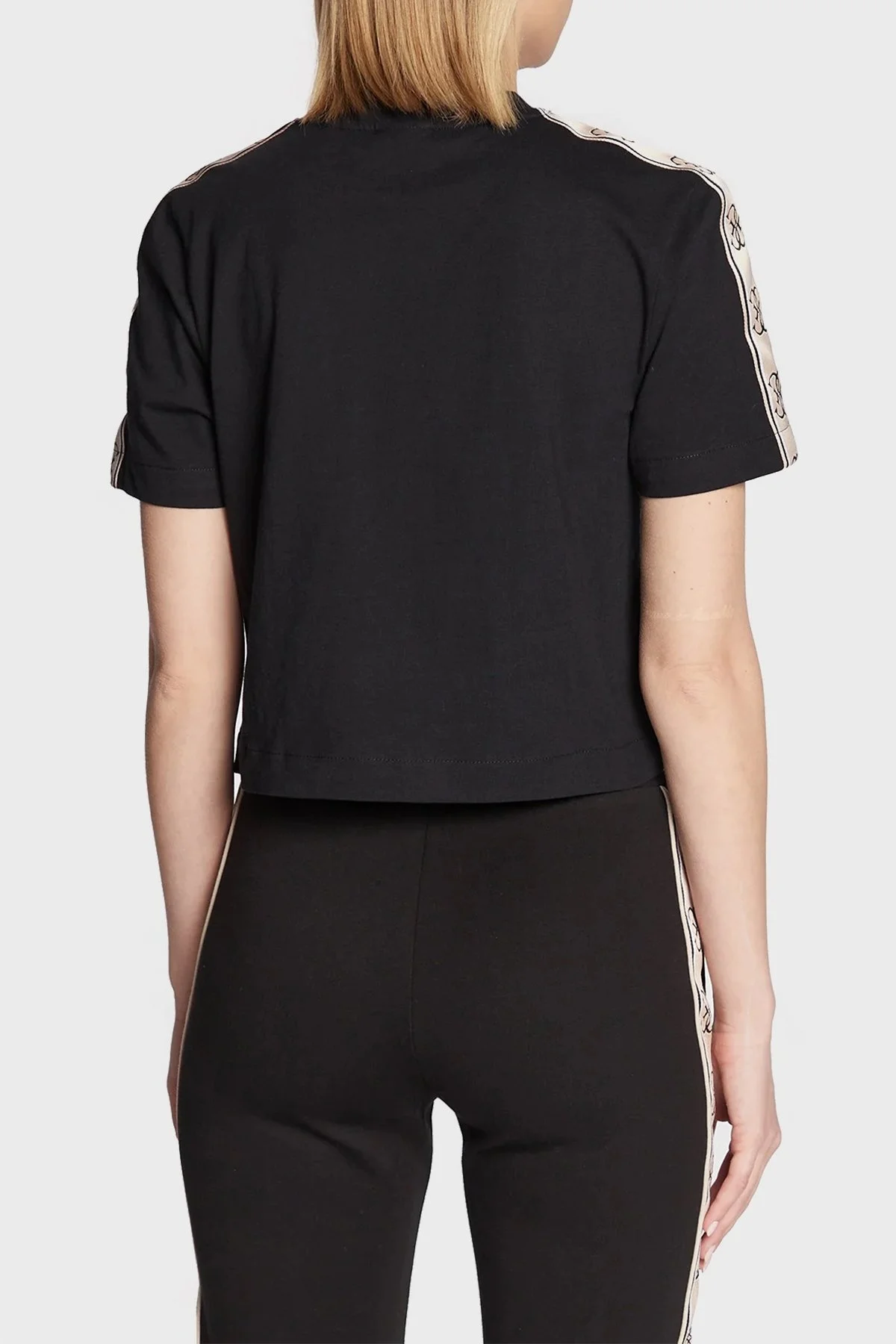 Guess Logo Bantlı % 100 Pamuk Bisiklet Yaka Relaxed Fit Britney Bayan T Shirt V3RI08I3Z14 JBLK SİYAH - 7