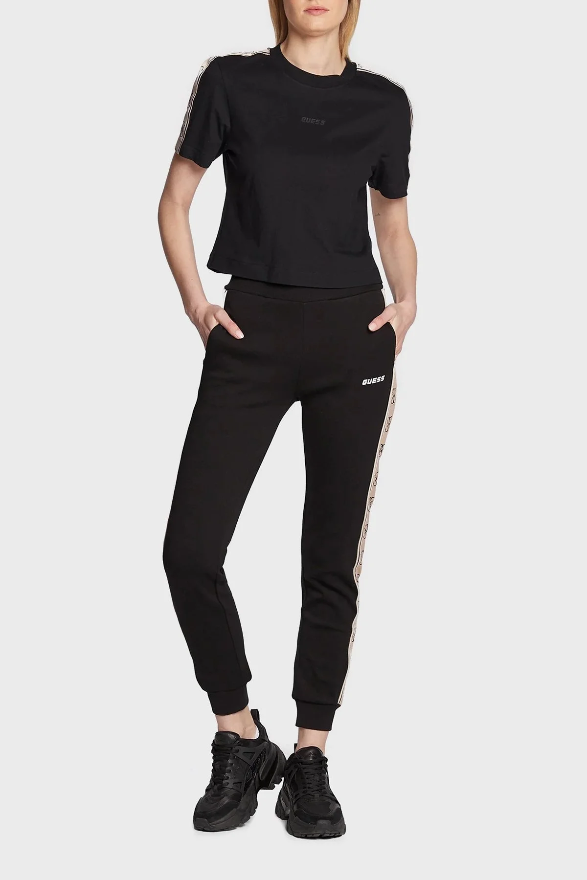 Guess Logo Bantlı % 100 Pamuk Bisiklet Yaka Relaxed Fit Britney Bayan T Shirt V3RI08I3Z14 JBLK SİYAH - 8