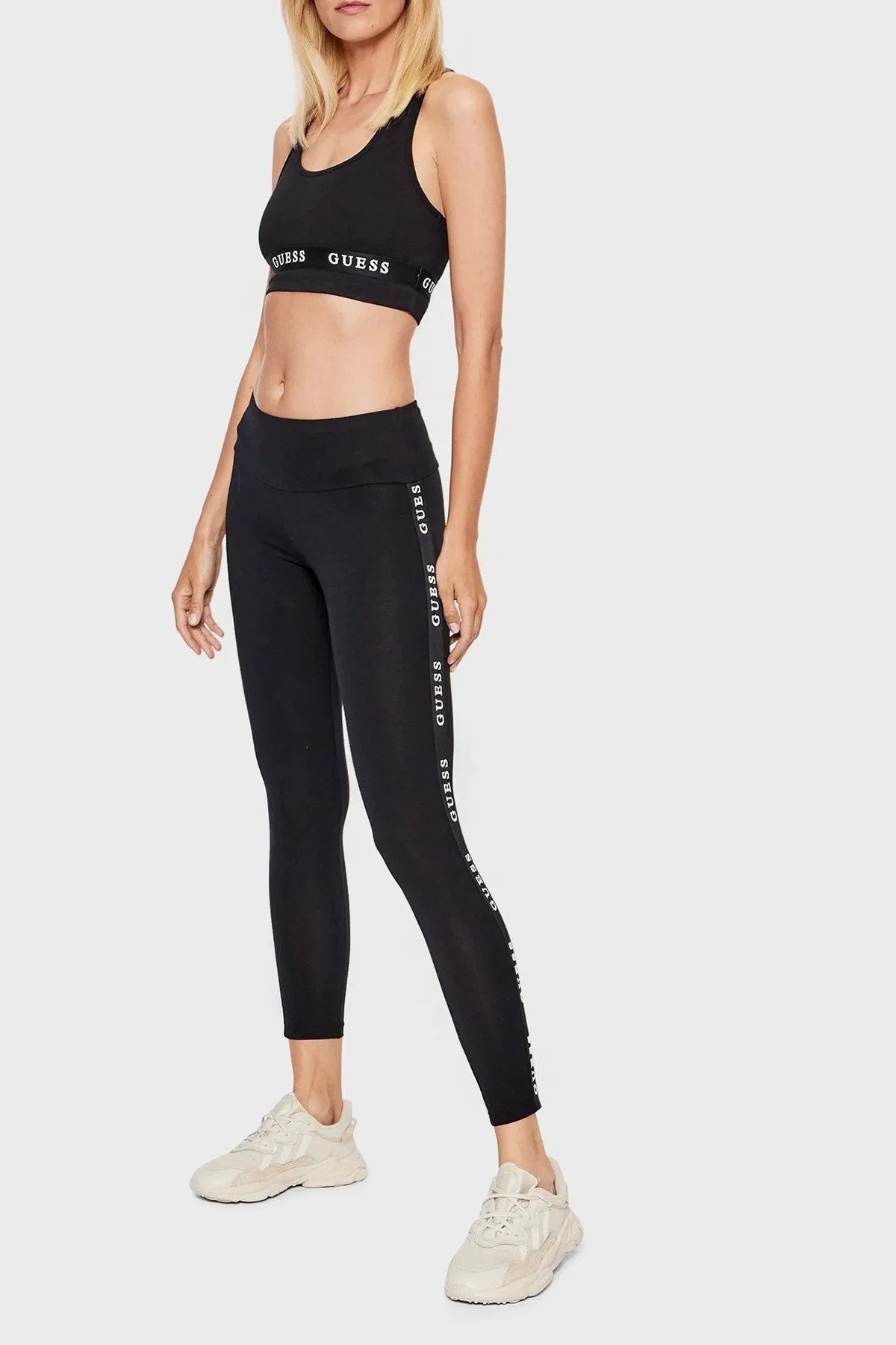 Guess Logo Şeritli Yüksek Bel Slim Fit Aline Bayan Tayt V2YB14KABR0 JBLK SİYAH - 1