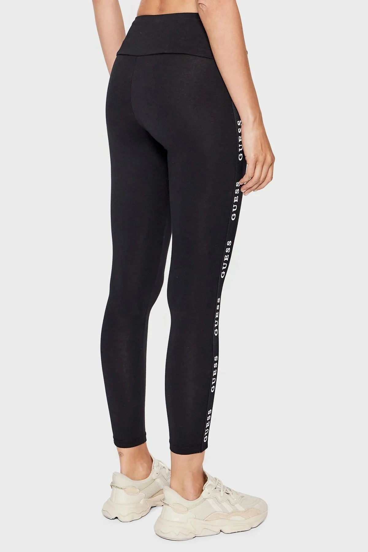 Guess Logo Şeritli Yüksek Bel Slim Fit Aline Bayan Tayt V2YB14KABR0 JBLK SİYAH - 2