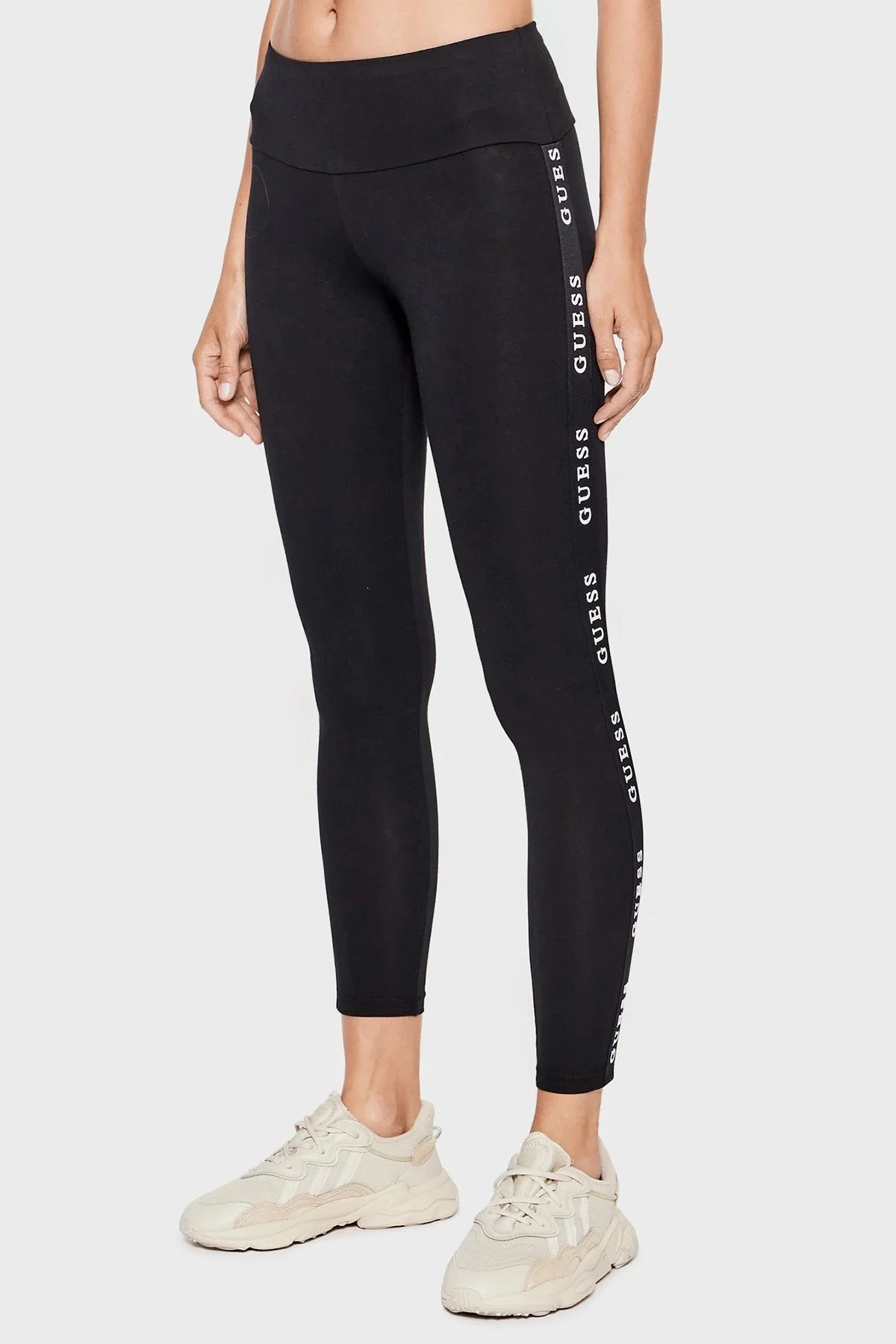 Guess Logo Şeritli Yüksek Bel Slim Fit Aline Bayan Tayt V2YB14KABR0 JBLK SİYAH - 3