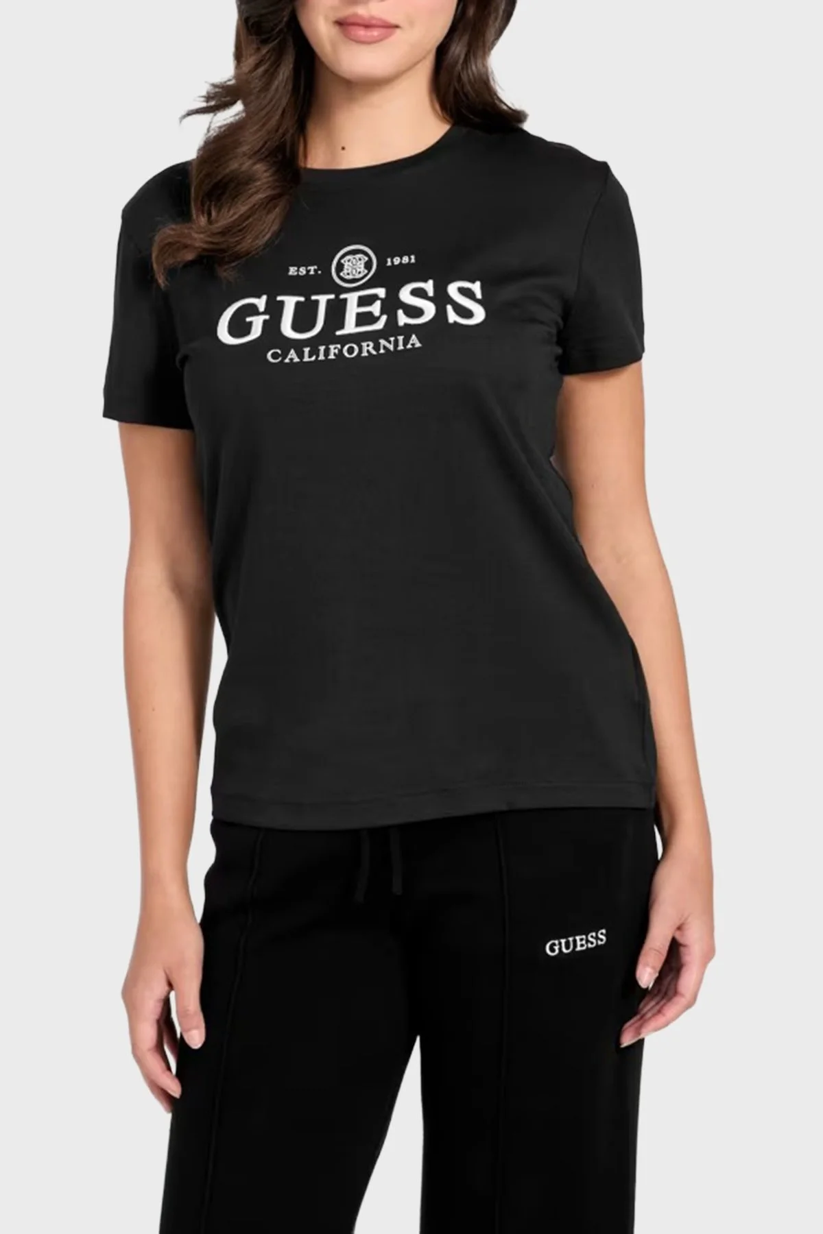 Guess Logolu Pamuk Karışımlı Slim Fit Bisiklet Yaka V6RI06KD741 Bayan T Shirt V6RI06 KD741 JBLK SİYAH - 1