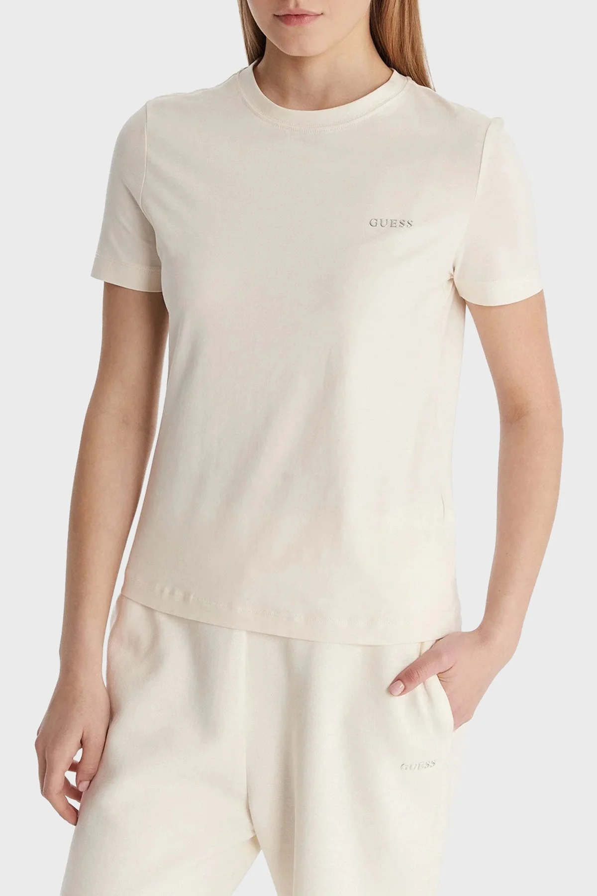 Guess Logolu Pamuklu Slim Fit Bisiklet Yaka V6RI07J1314 Bayan T Shirt V6RI07 J1314 G027 BEYAZ - 1