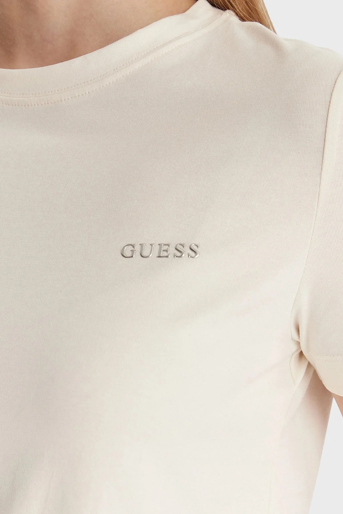 Guess Logolu Pamuklu Slim Fit Bisiklet Yaka V6RI07J1314 Bayan T Shirt V6RI07 J1314 G027 BEYAZ - 4