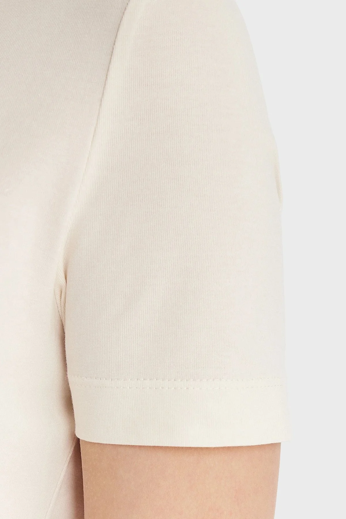 Guess Logolu Pamuklu Slim Fit Bisiklet Yaka V6RI07J1314 Bayan T Shirt V6RI07 J1314 G027 BEYAZ - 5