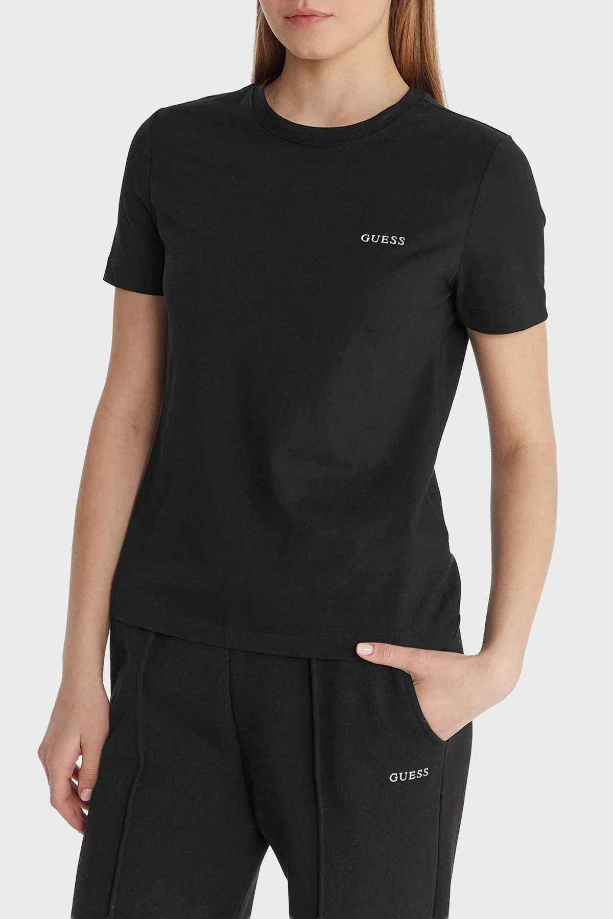 Guess Logolu Pamuklu Slim Fit Bisiklet Yaka V6RI07J1314 Bayan T Shirt V6RI07 J1314 JBLK SİYAH - 1