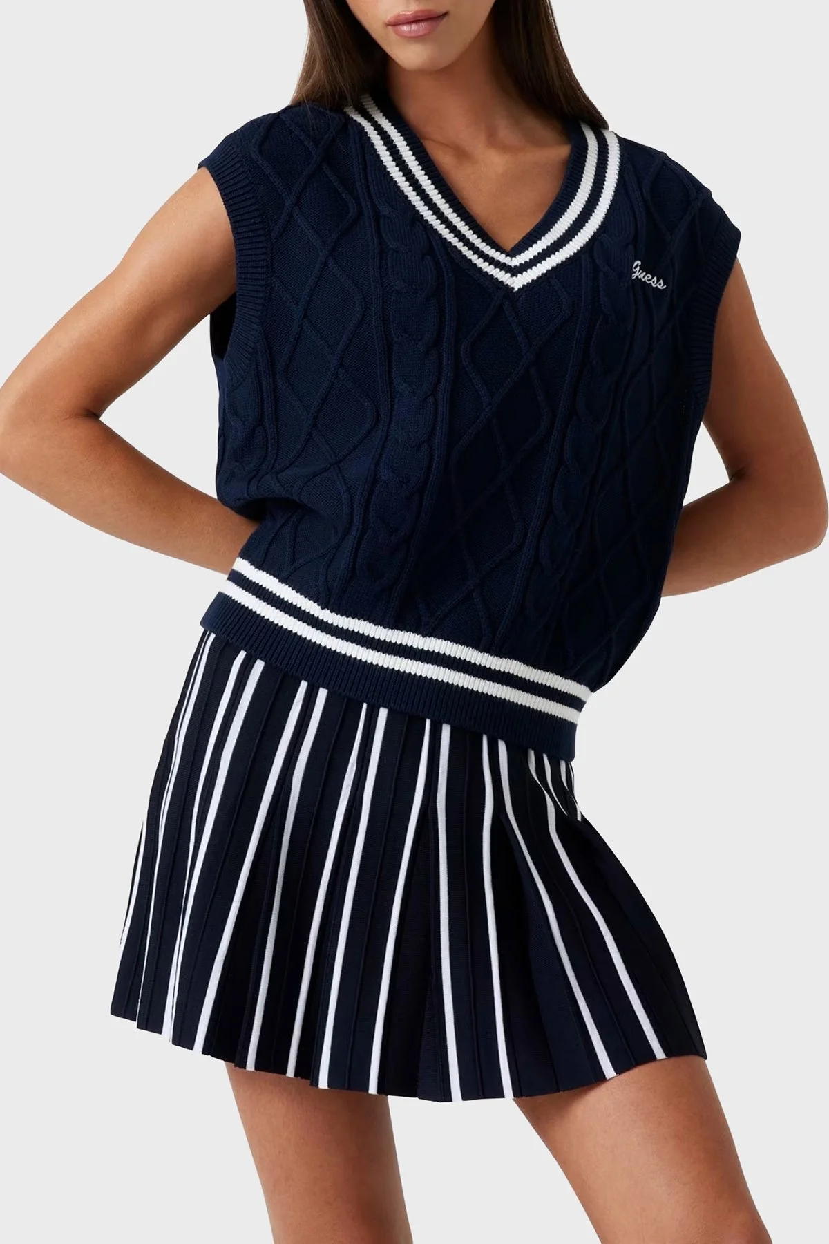 Guess Logolu Pamuklu Standart Fit V Yaka Örgü V5GR00Z3FB1 Bayan Süveter V5GR00 Z3FB1 A71W LACİVERT - 1