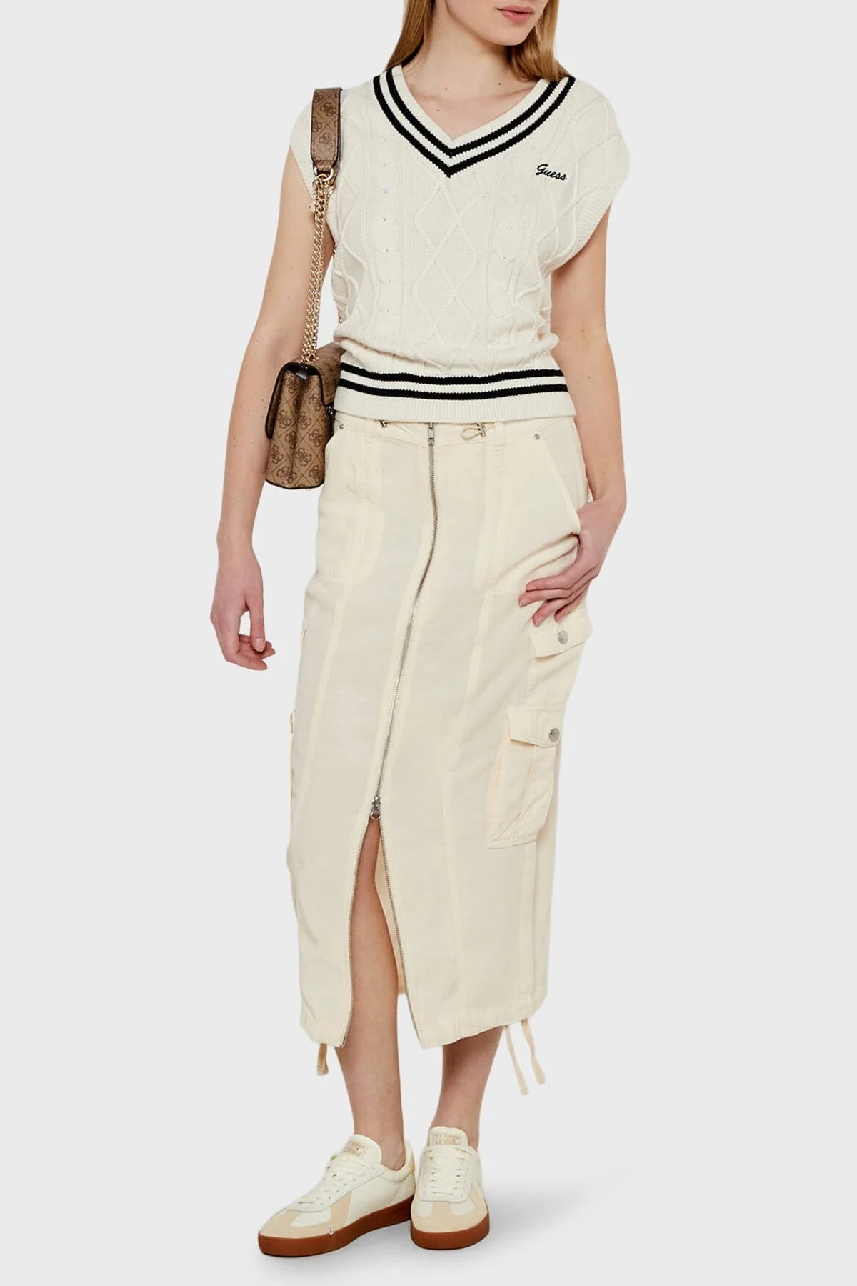 Guess Logolu Pamuklu Standart Fit V Yaka Örgü V5GR00Z3FB1 Bayan Süveter V5GR00 Z3FB1 G1O6 BEYAZ - 2