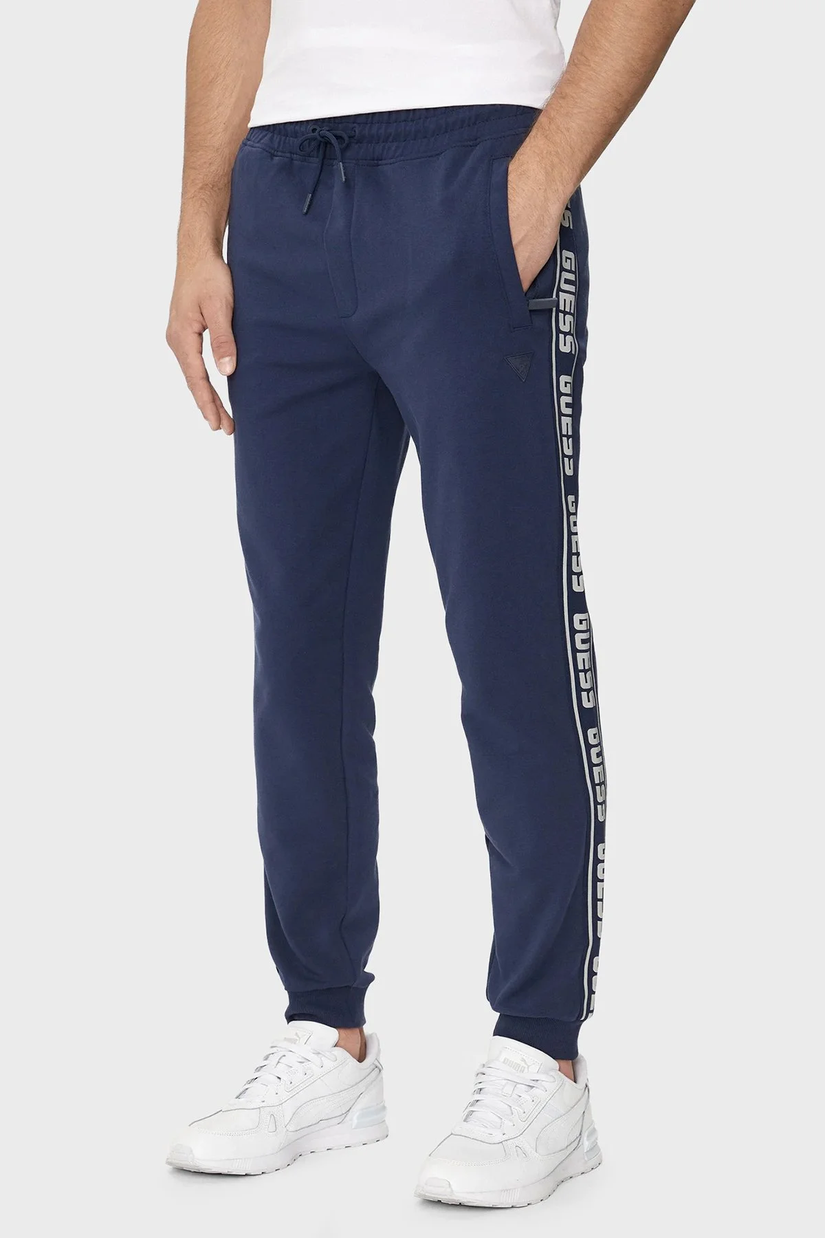 Guess Logolu Regular Fit Normal Bel Lastikli Paça Jogger Erkek Pantolon Z2YB19 K6ZS1 G7R1 MAVİ - 1