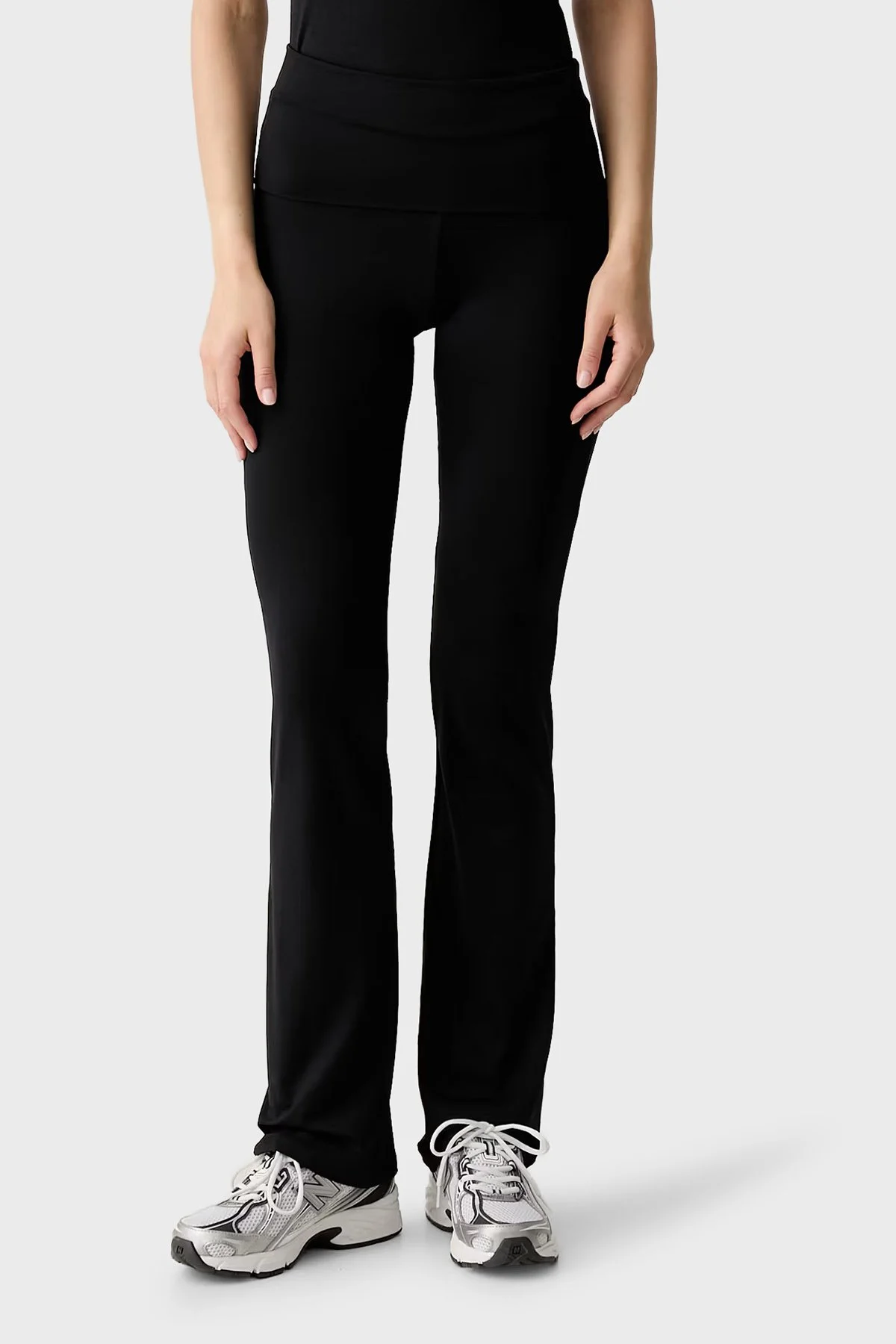 Guess Lotus Slim Fit Yüksek Bel Düz Paça V6YB24K4713 Kadın Pantolon V6YB24 K4713 JBLK Siyah - 1