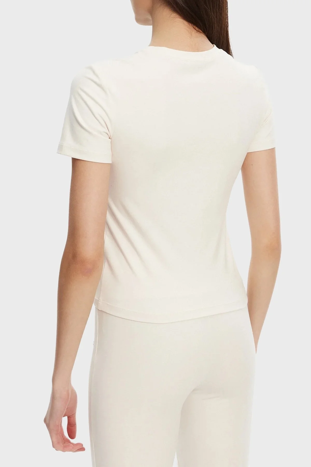 Guess Margot Logolu Slim Fit Bisiklet Yaka Crop V5RI10KCD02 Bayan T Shirt V5RI10 KCD02 G6K5 EKRU - 3