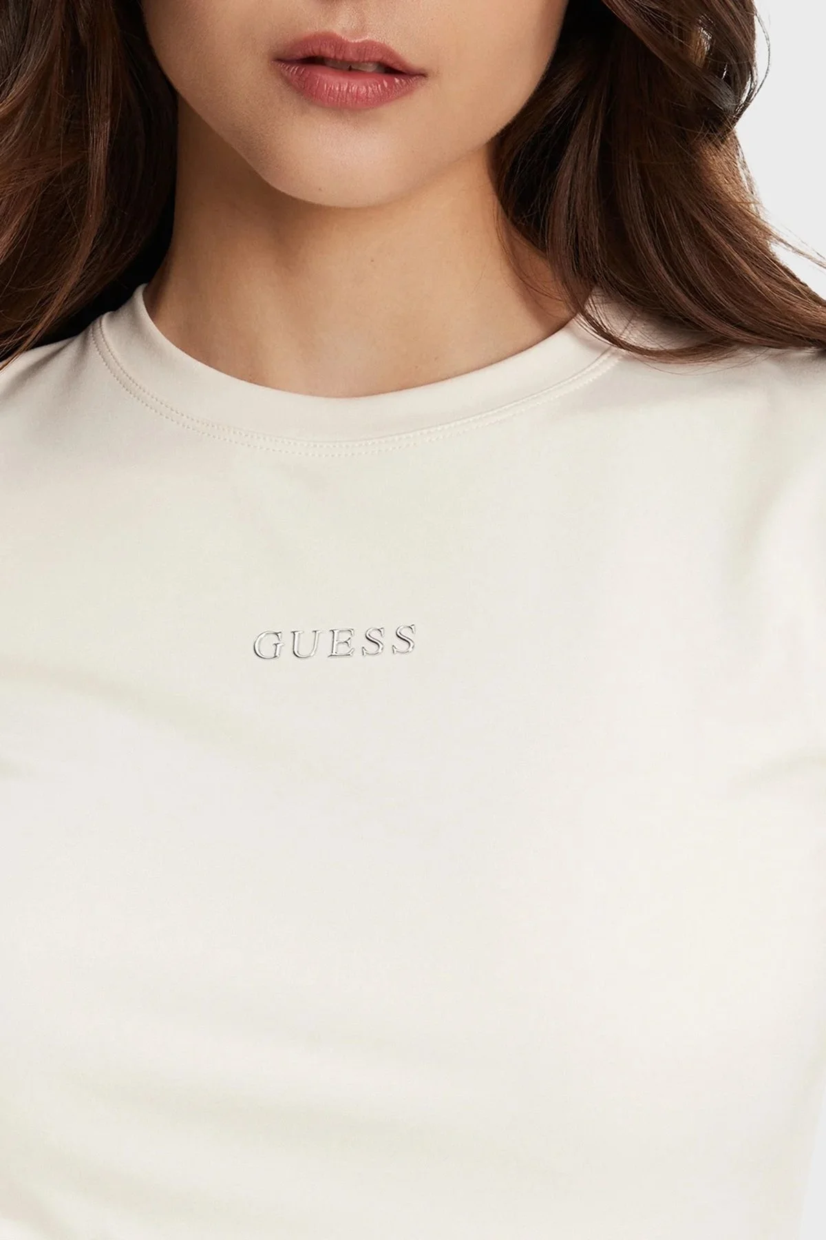 Guess Margot Logolu Slim Fit Bisiklet Yaka Crop V5RI10KCD02 Bayan T Shirt V5RI10 KCD02 G6K5 EKRU - 4