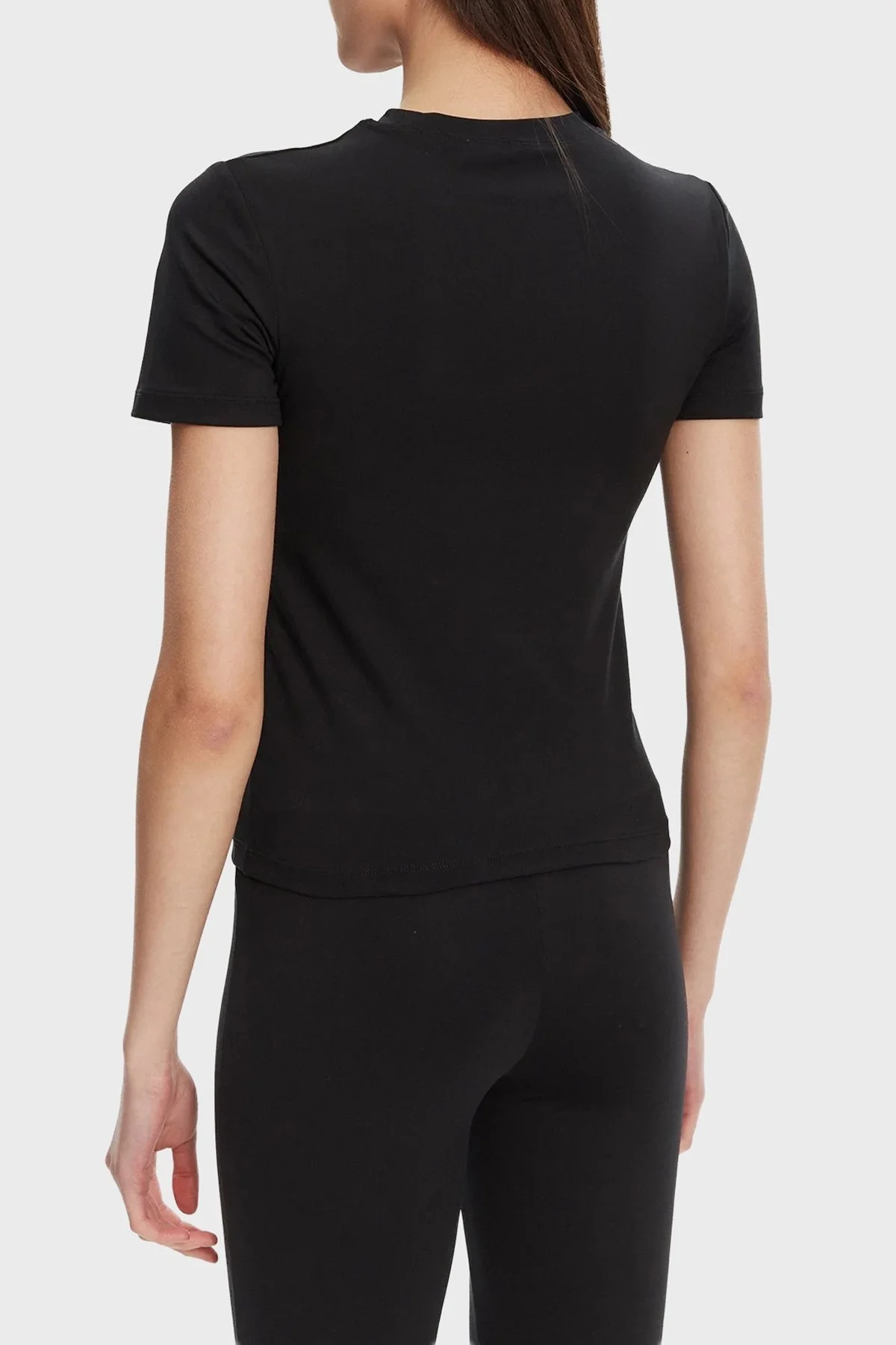 Guess Margot Logolu Slim Fit Bisiklet Yaka Crop V5RI10KCD02 Bayan T Shirt V5RI10 KCD02 JBLK SİYAH - 3