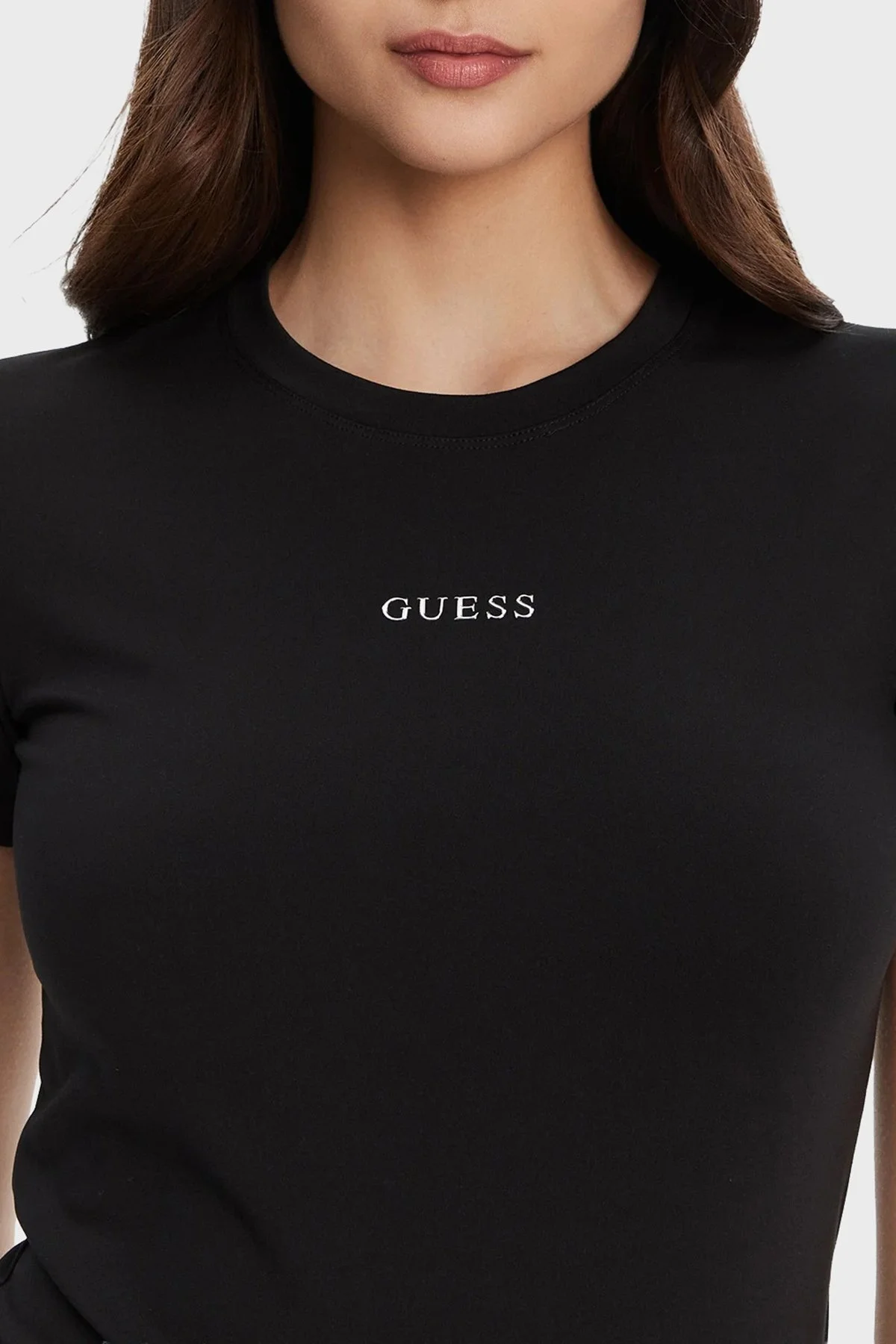 Guess Margot Logolu Slim Fit Bisiklet Yaka Crop V5RI10KCD02 Bayan T Shirt V5RI10 KCD02 JBLK SİYAH - 4