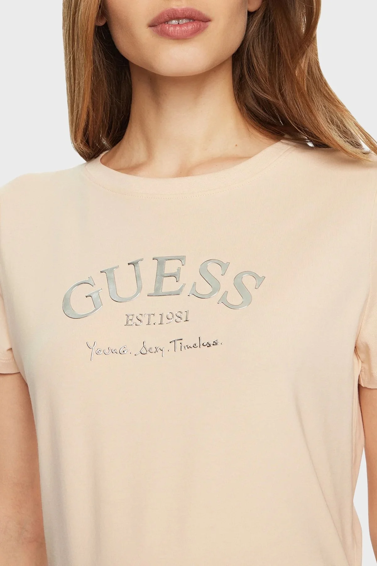 Guess Margot Pamuklu Regular Fit Bisiklet Yaka Logolu V5RI16J1314 Bayan T Shirt V5RI16 J1314 A13W BEJ - 9