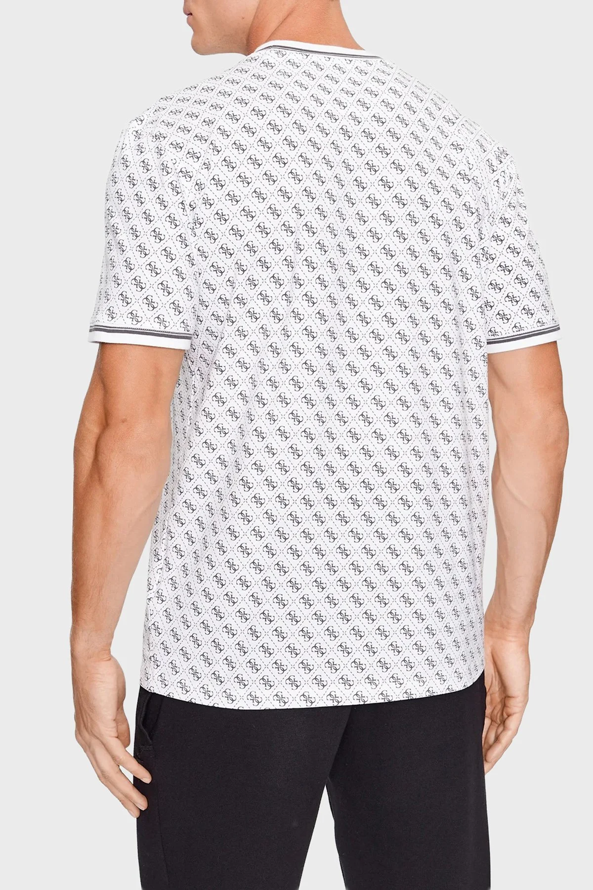 Guess Marshall Tamamı Logolu Regular Fit Bisiklet Yaka Z2YI05J1314 Erkek T Shirt Z2YI05 J1314 P084 Beyaz - 3