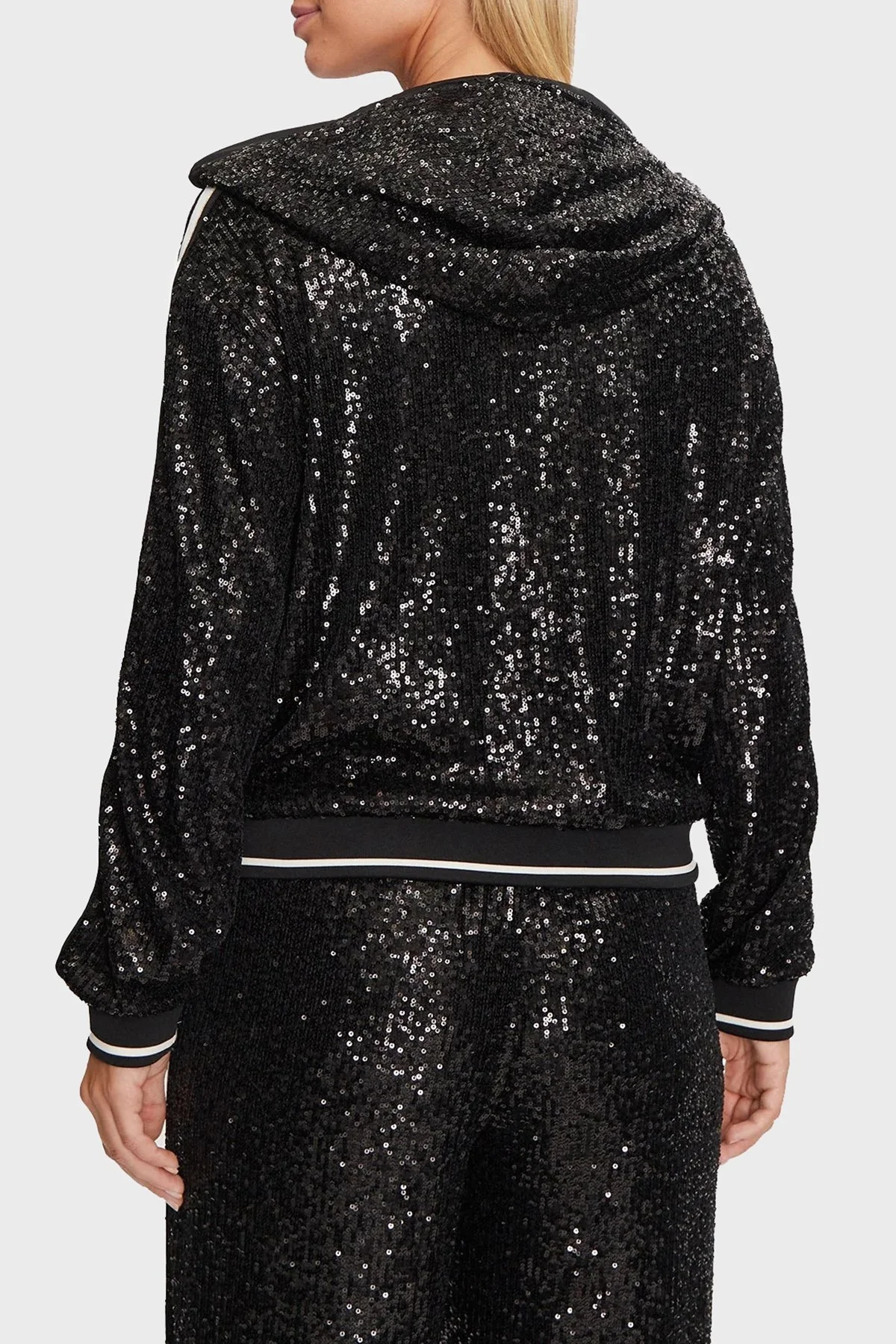 Guess Mini Sequins Payetli Regular Fit Kapüşonlu Yaka Crop V4BQ19KCI90 Bayan Sweat V4BQ19 KCI90 JBLK SİYAH - 2