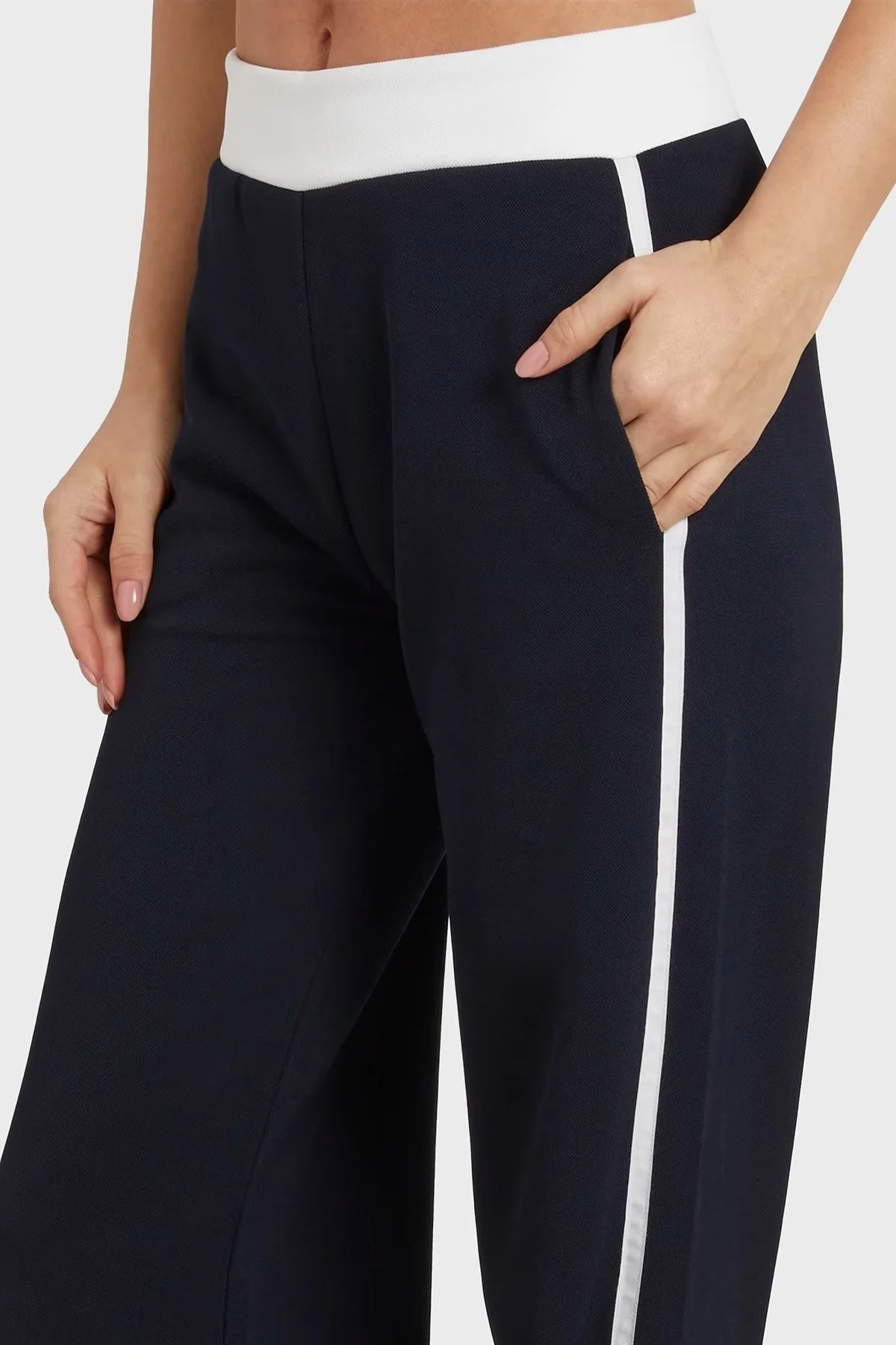 Guess Mylah Normal Bel Relaxed Fit Spor V4GB02KBFB2 Bayan Pantolon V4GB02 KBFB2 A71W SİYAH-BEYAZ - 4