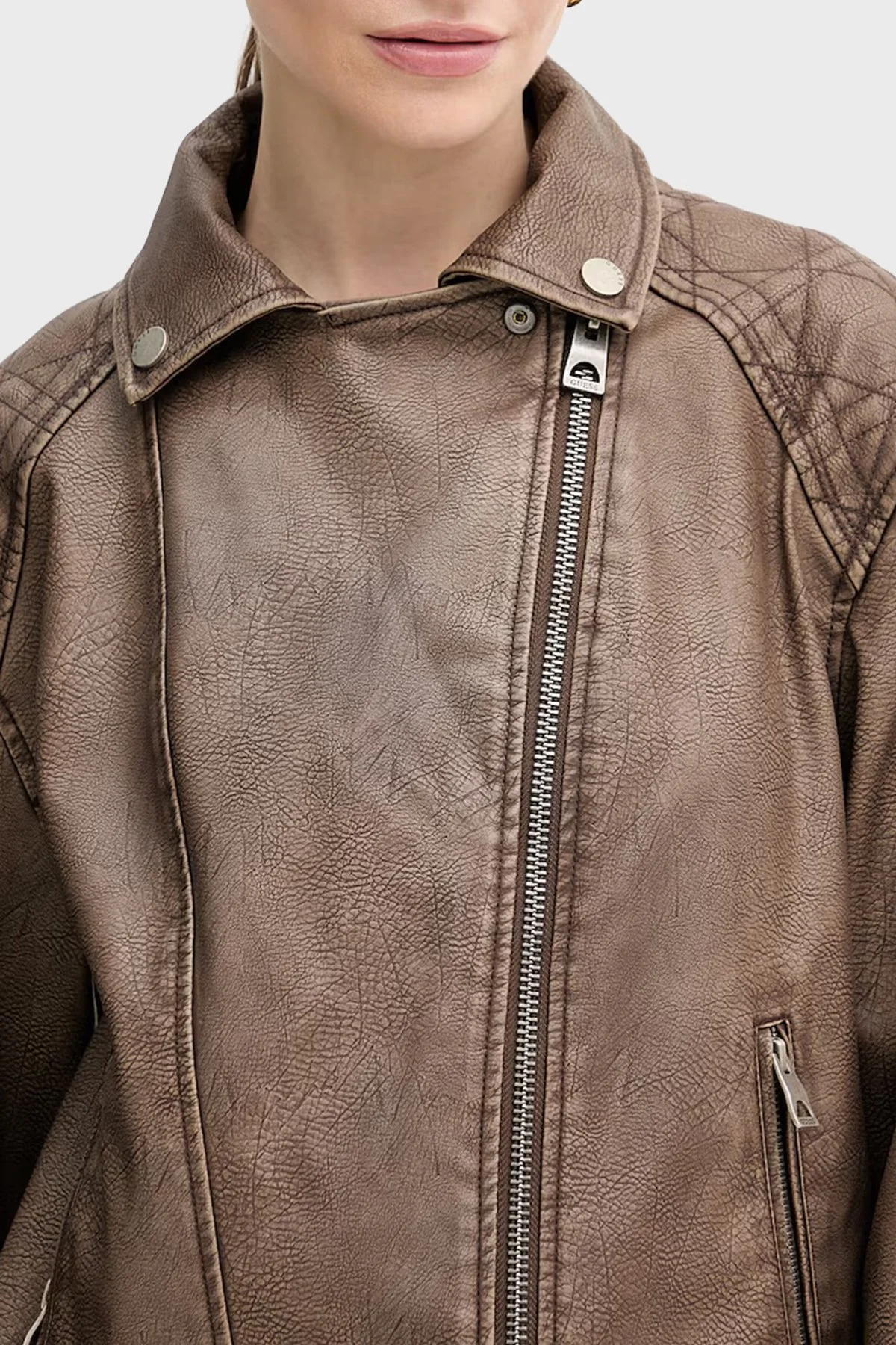 Guess Nada Slim Fit Kruvaze Yaka Kemer Detaylı Biker W6RL09WH1X0 Bayan Ceket W6RL09 WH1X0 G1EA KAHVE - 4