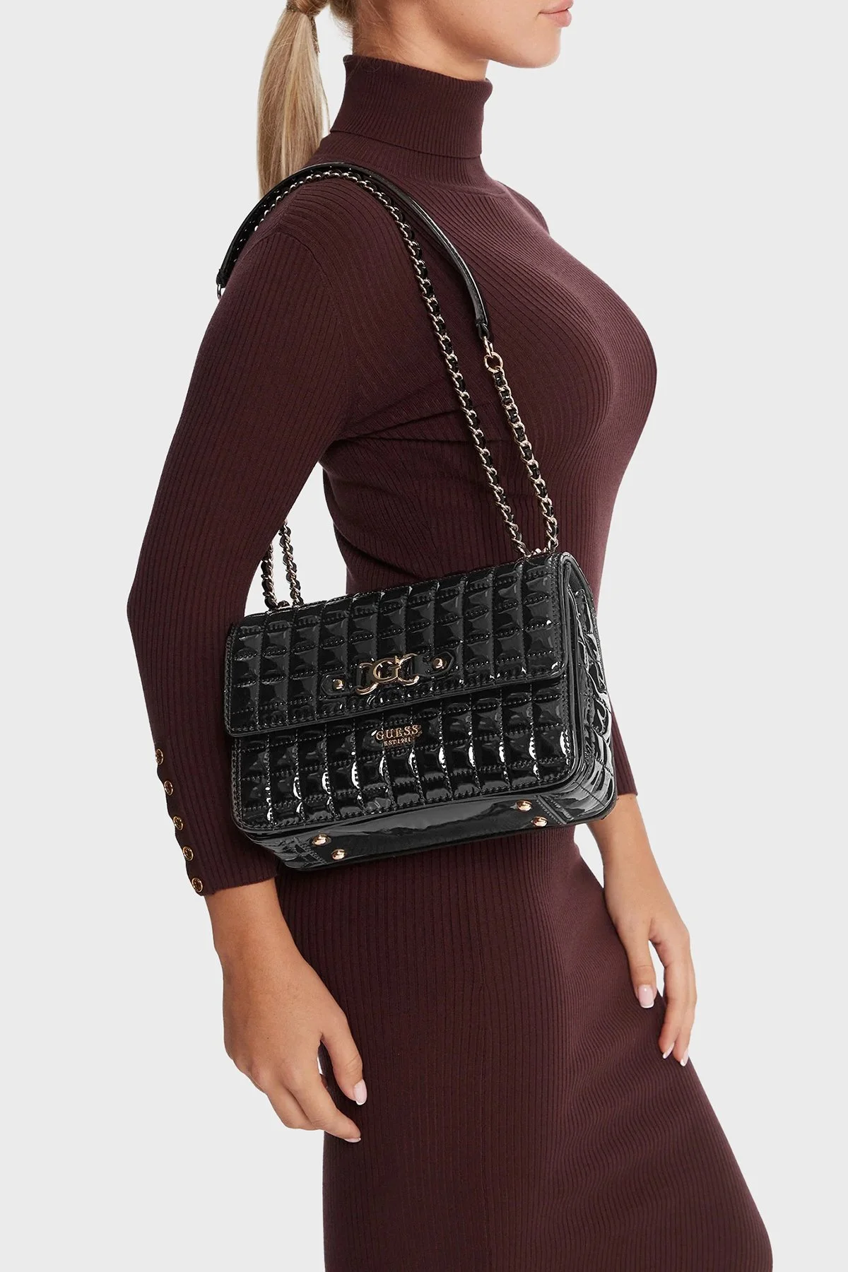 Guess Nadira Kapitoneli Zincir Askılı HWQT8424210 Bayan Çanta HWQT84 24210 BLA SİYAH - 2