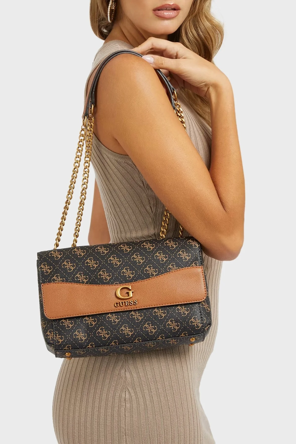 Guess Nell Logolu Zincir Askılı Bayan Çanta HWQB8735210 BGA SİYAH-KAHVE - 3