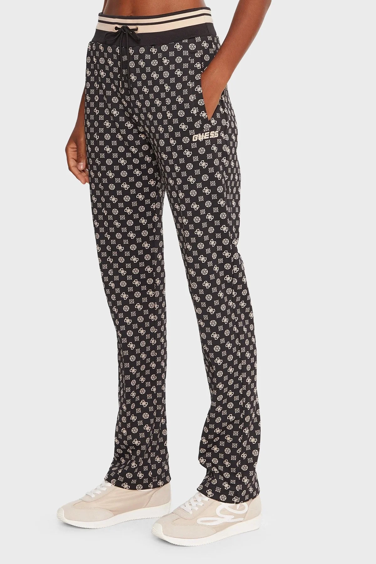 Guess New Aggie 4G Logo Baskılı Regular Fit Jogger V5YB20KB212 Bayan Pantolon V5YB20 KB212 PJ4P SİYAH - 1