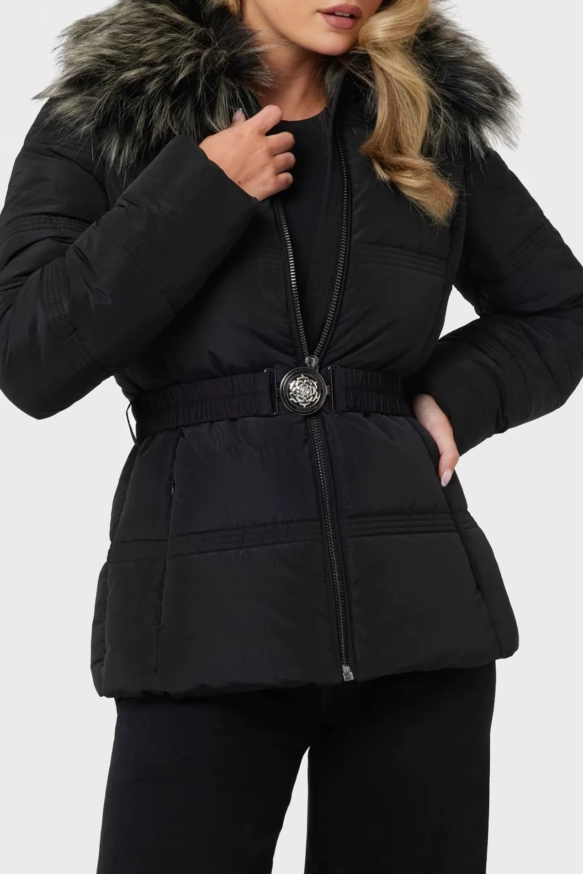 Guess New Marisol Slim Fit Suya Dayanıklı Kürklü Şişme W4BL43WGK22 Bayan Mont W4BL43 WGK22 JBLK SİYAH - 1