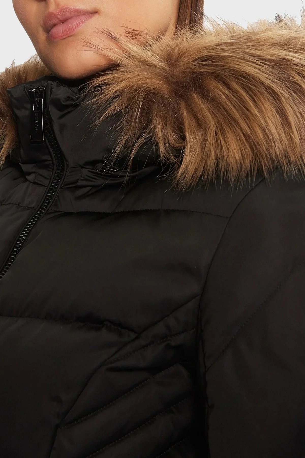 Guess New Olga Regular Fit Çıkarılabilir Kapüşonlu Şişme W4BL53WEX52 Bayan Mont W4BL53 WEX52 JBLK SİYAH - 12