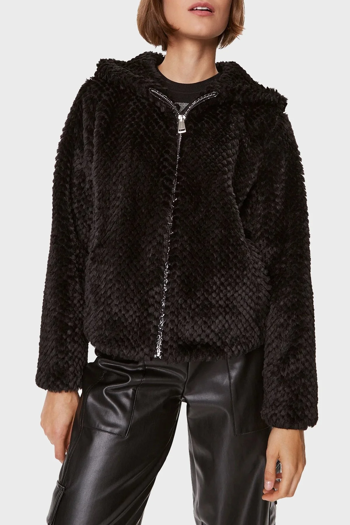 Guess New Theoline Yumuşak Tüylü Kapüşonlu Crop W3BL50WFSD0 Bayan Ceket W3BL50 WFSD0 JBLK SİYAH - 1