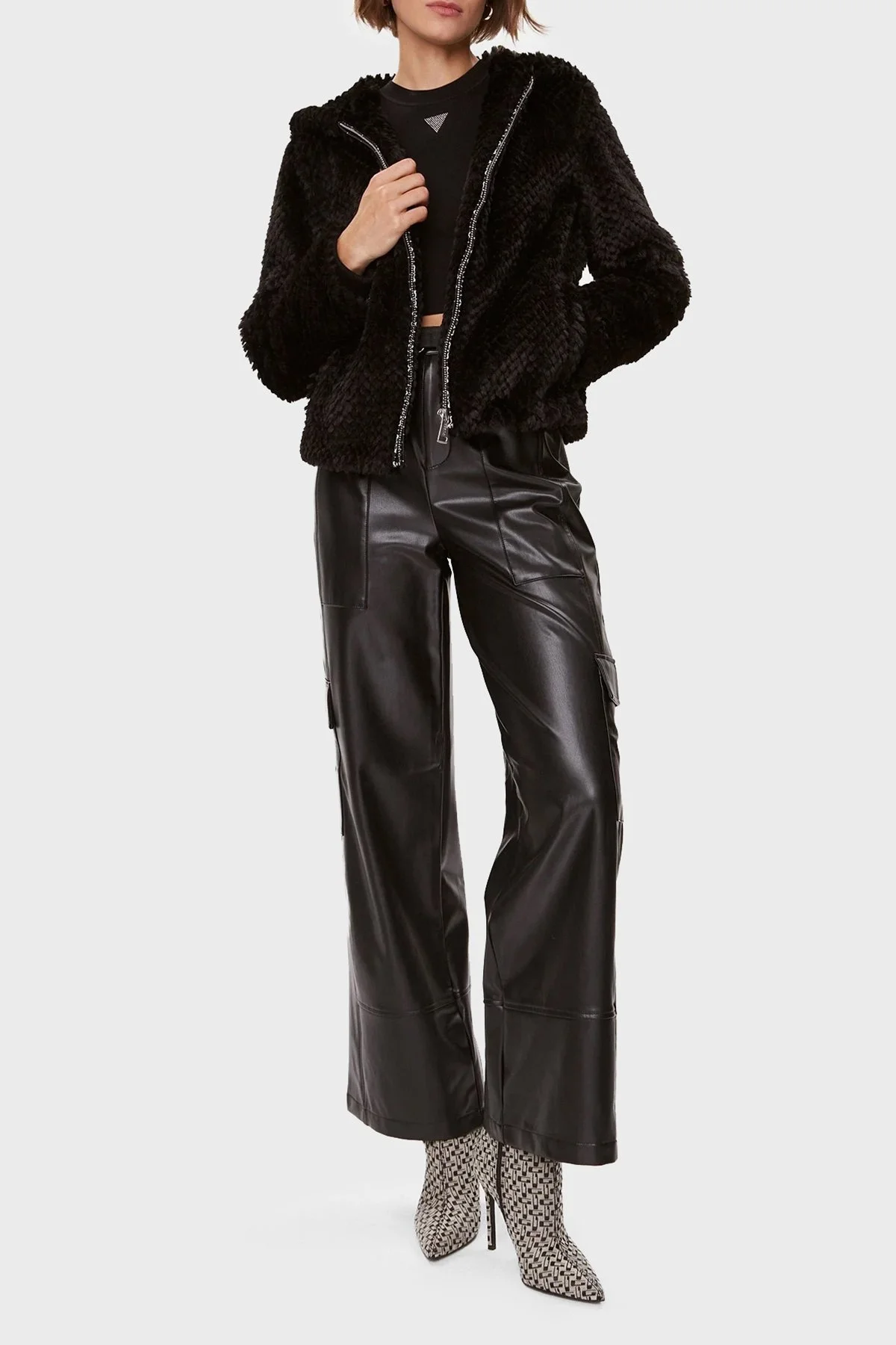 Guess New Theoline Yumuşak Tüylü Kapüşonlu Crop W3BL50WFSD0 Bayan Ceket W3BL50 WFSD0 JBLK SİYAH - 3