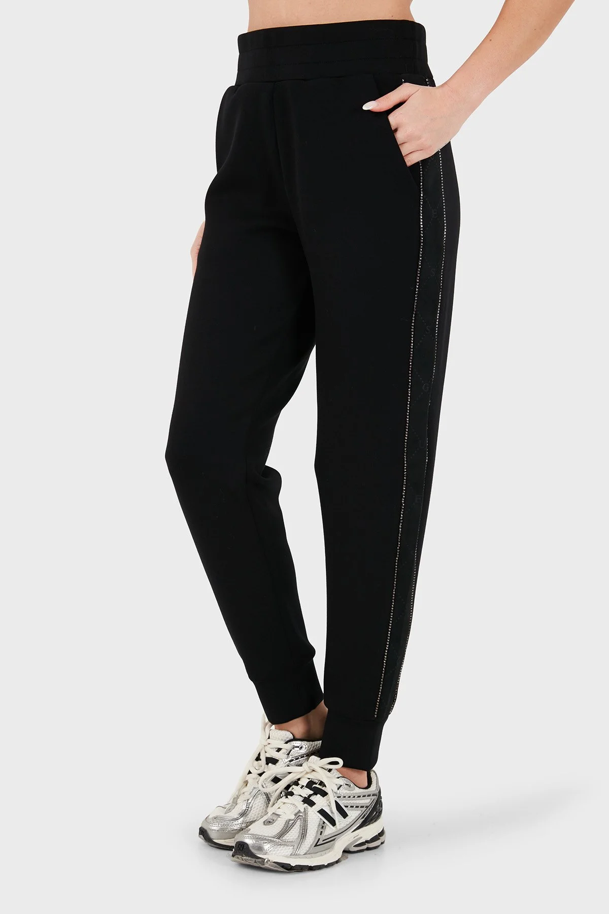Guess New Victoire Regular Fit Lastikli Paça W6YB14K4365 Kadın Pantolon W6YB14 K4365 JBLK Siyah - 1