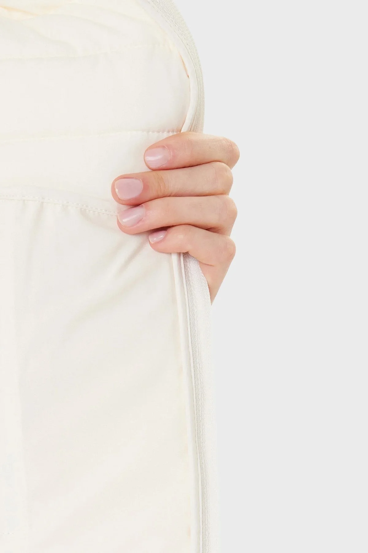 Guess New Vona Kapitoneli Regular Fit Bisiklet Yaka Logolu W5YL13WHDQ0 Bayan Mont W5YL13 WHDQ0 G9L9 EKRU - 6