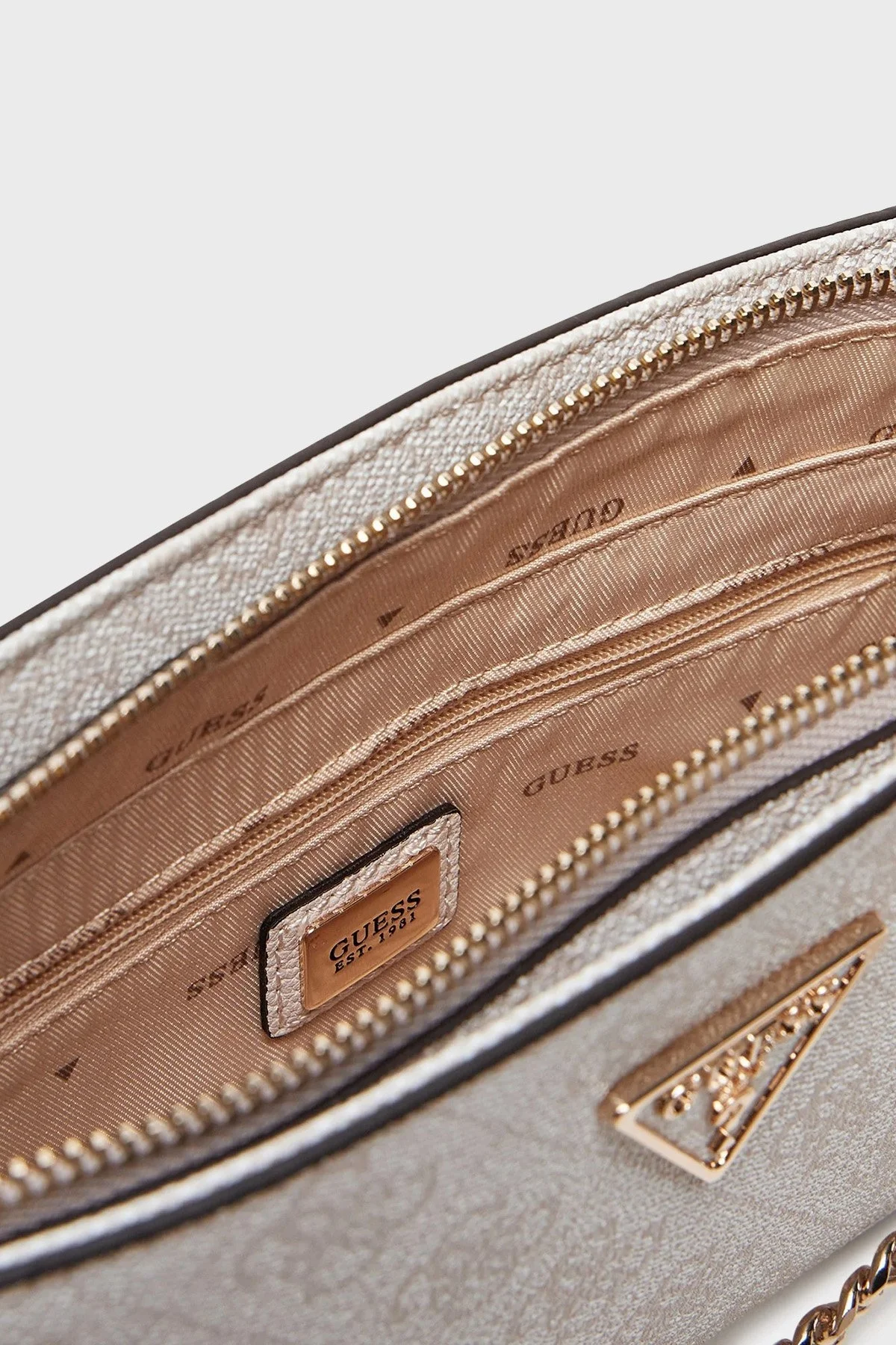 Guess Noelle 4G Logolu Omuz Askılı Zincir Detaylı HWBG7879720 Bayan Çanta HWBG7879720 BNN BEYAZ - 8