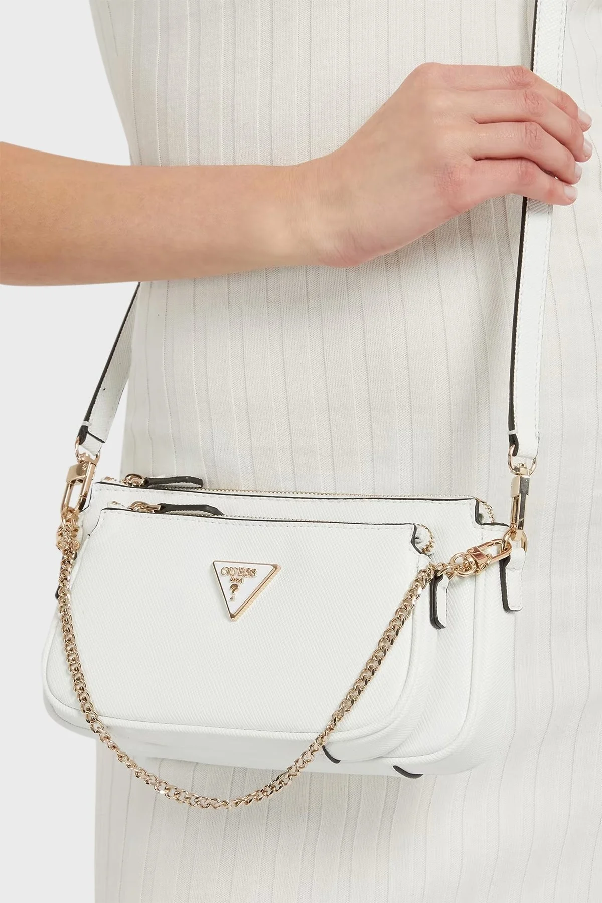 Guess Noelle Logo Desenli Zincir Detaylı Çapraz Askılı Bayan Çanta HWZG7879710 WHI BEYAZ - 3